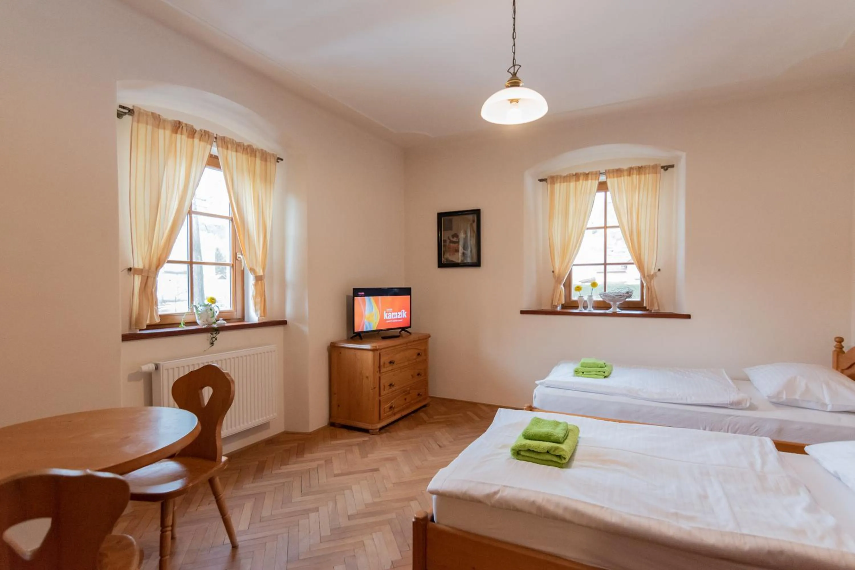 Comfort Triple Room with Shower in Restaurace a penzion Stará pošta