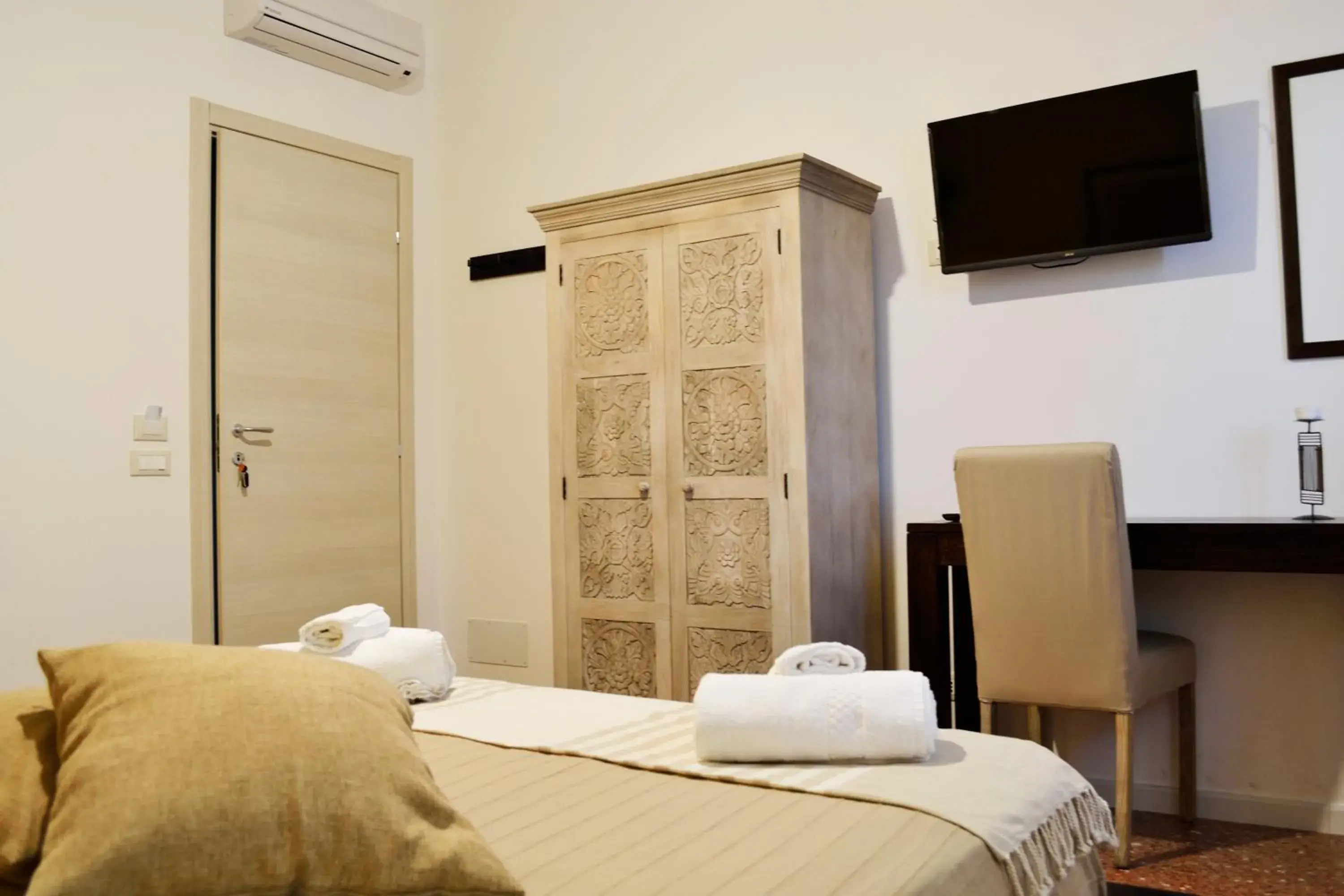 Double Room with Private External Bathroom - single occupancy in Piazza Marina Double Room with Private External Bathroom - single occupancy in Piazza Marina