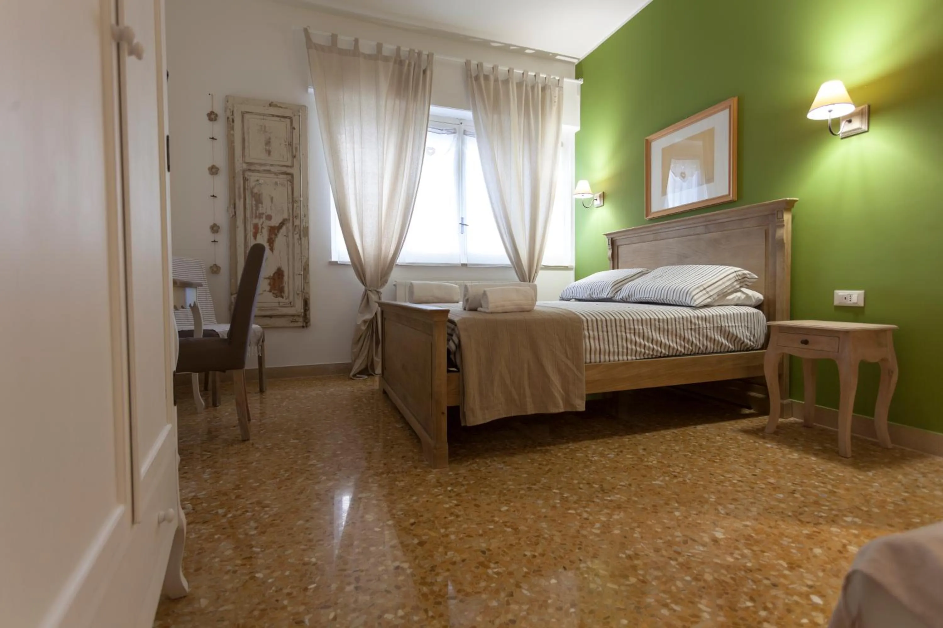 Photo of the whole room, Bed in Piazza Marina