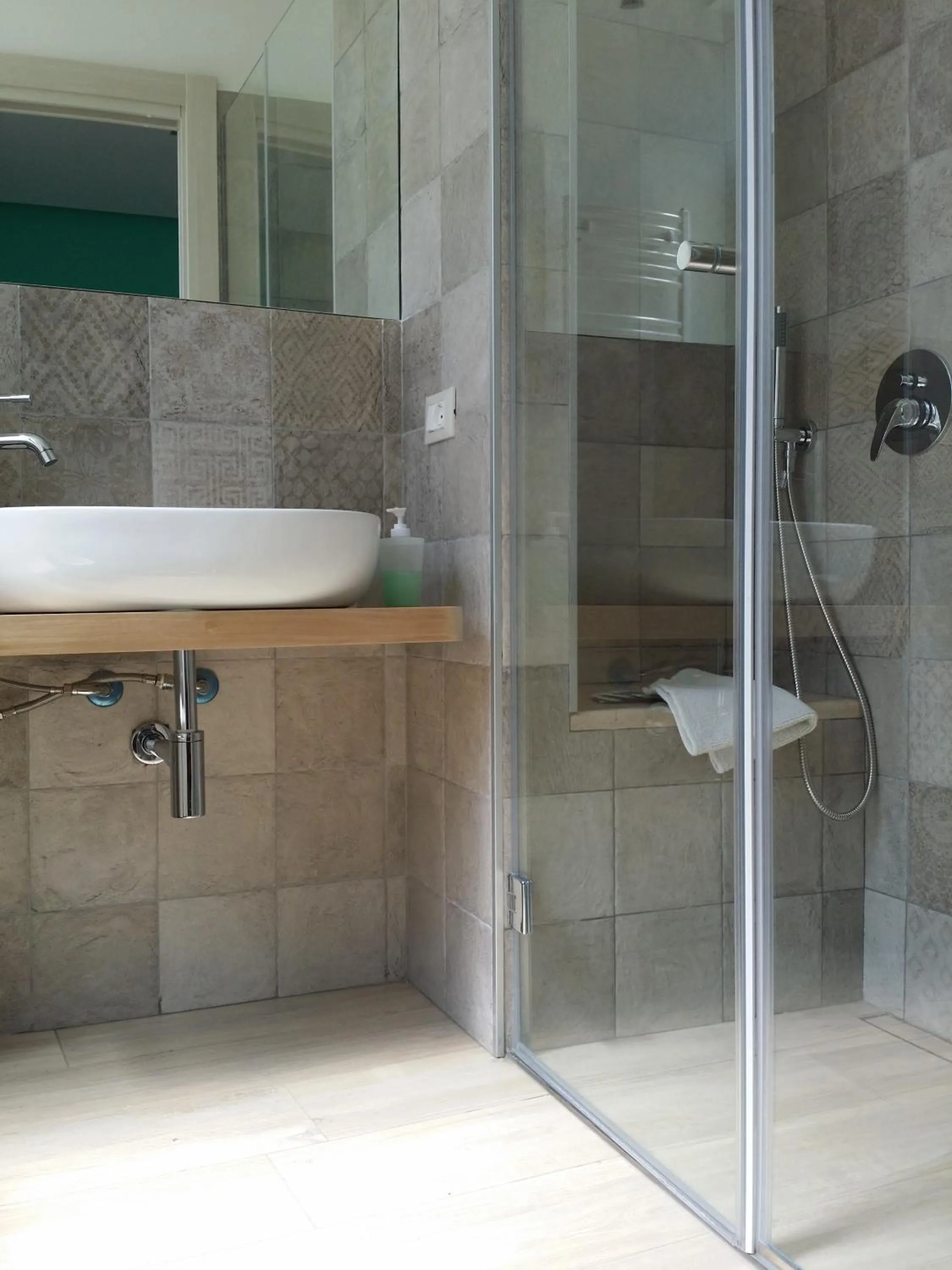 Shower in Piazza Marina