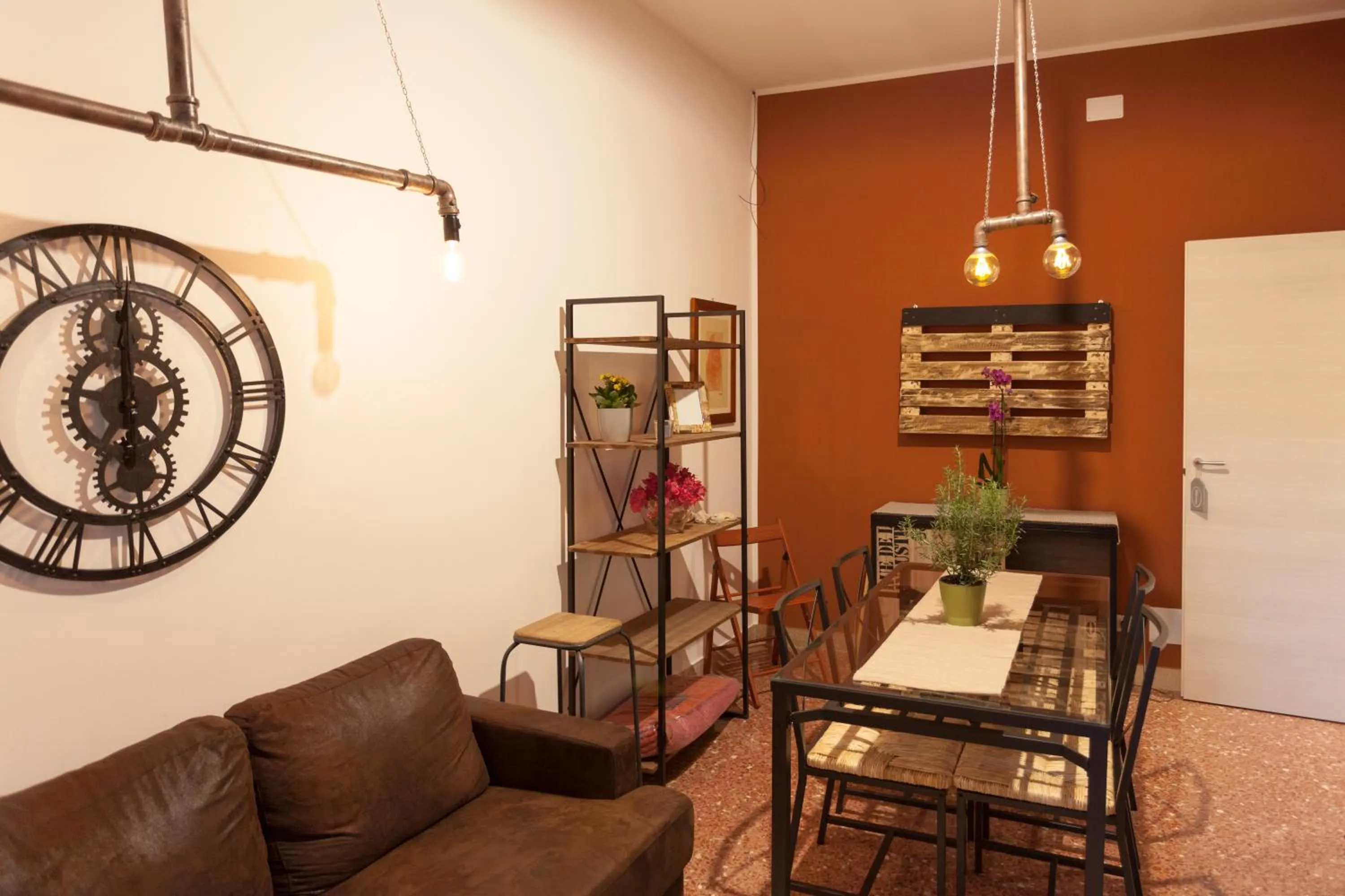 Communal lounge/ TV room in Piazza Marina