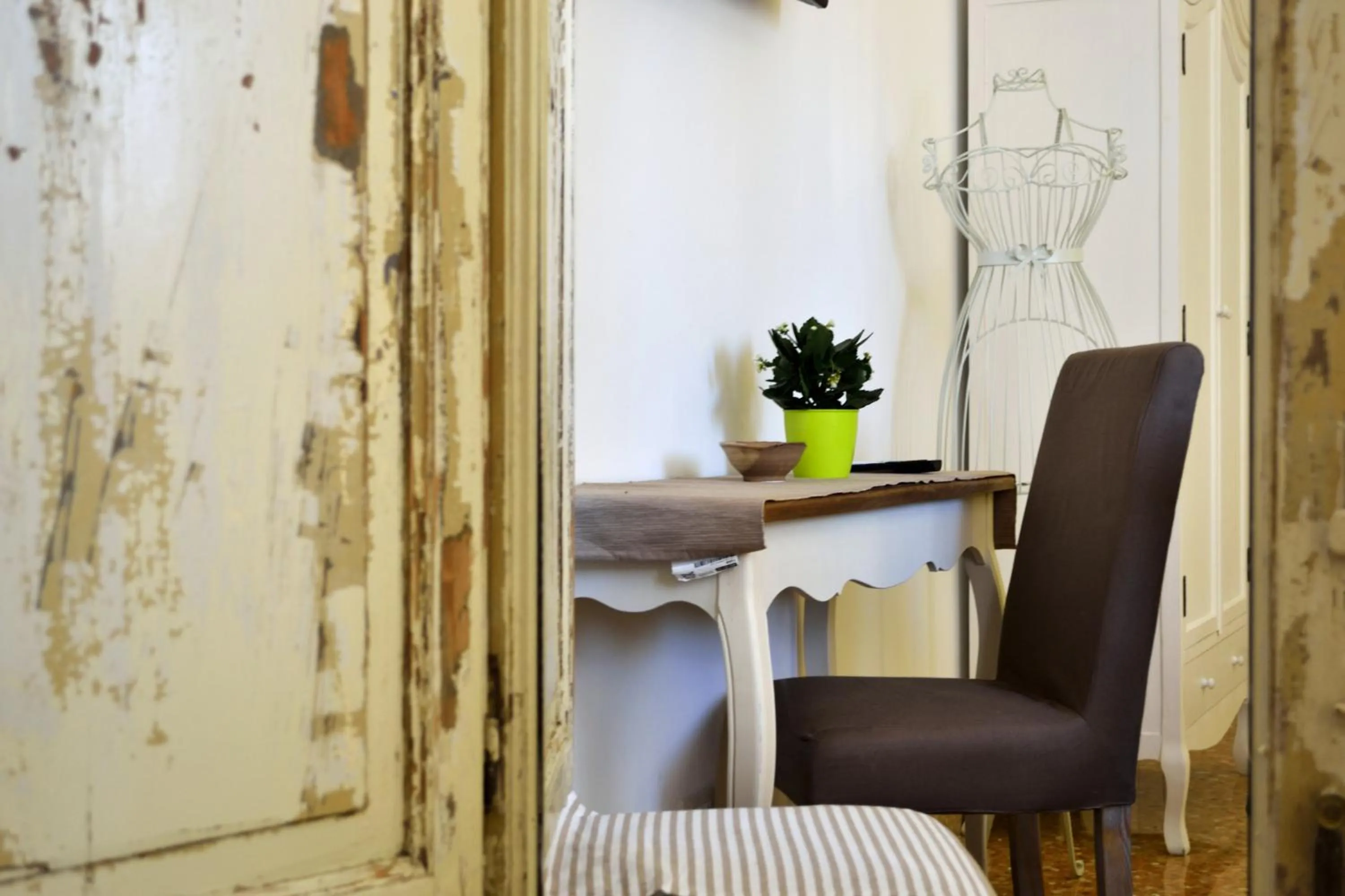 Decorative detail in Piazza Marina