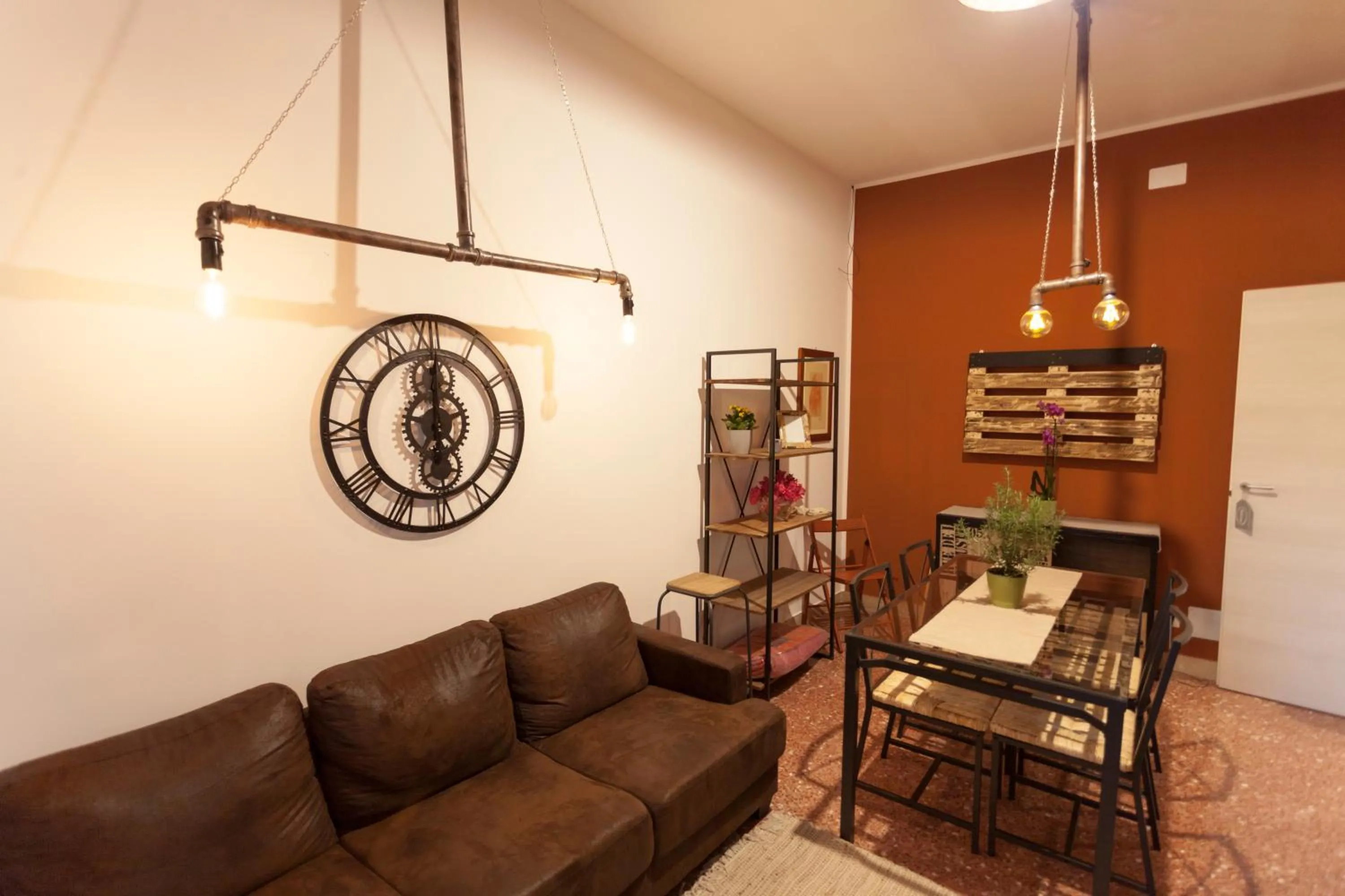 Communal lounge/ TV room in Piazza Marina