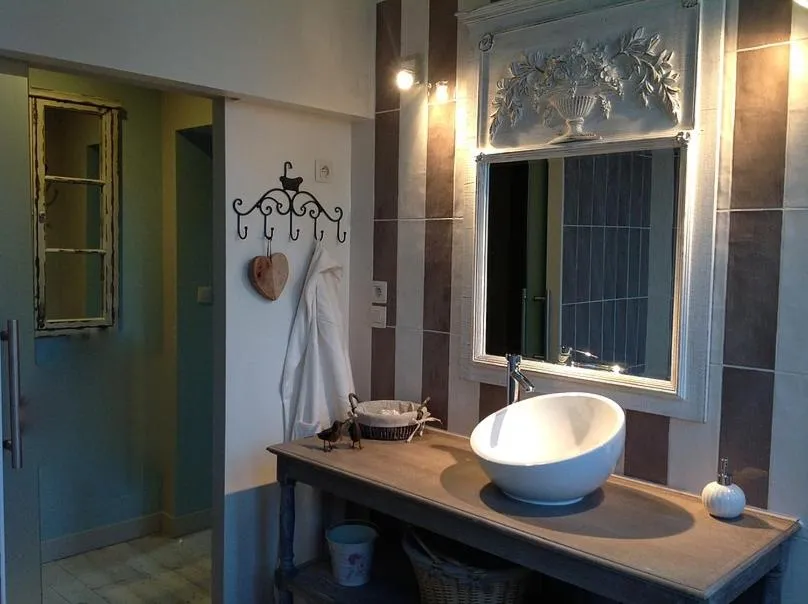 Bathroom in La Roseraie