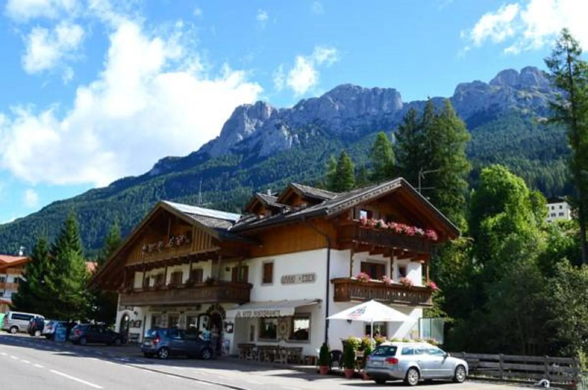 Facade/entrance in Garni Eden Bed and breakfast