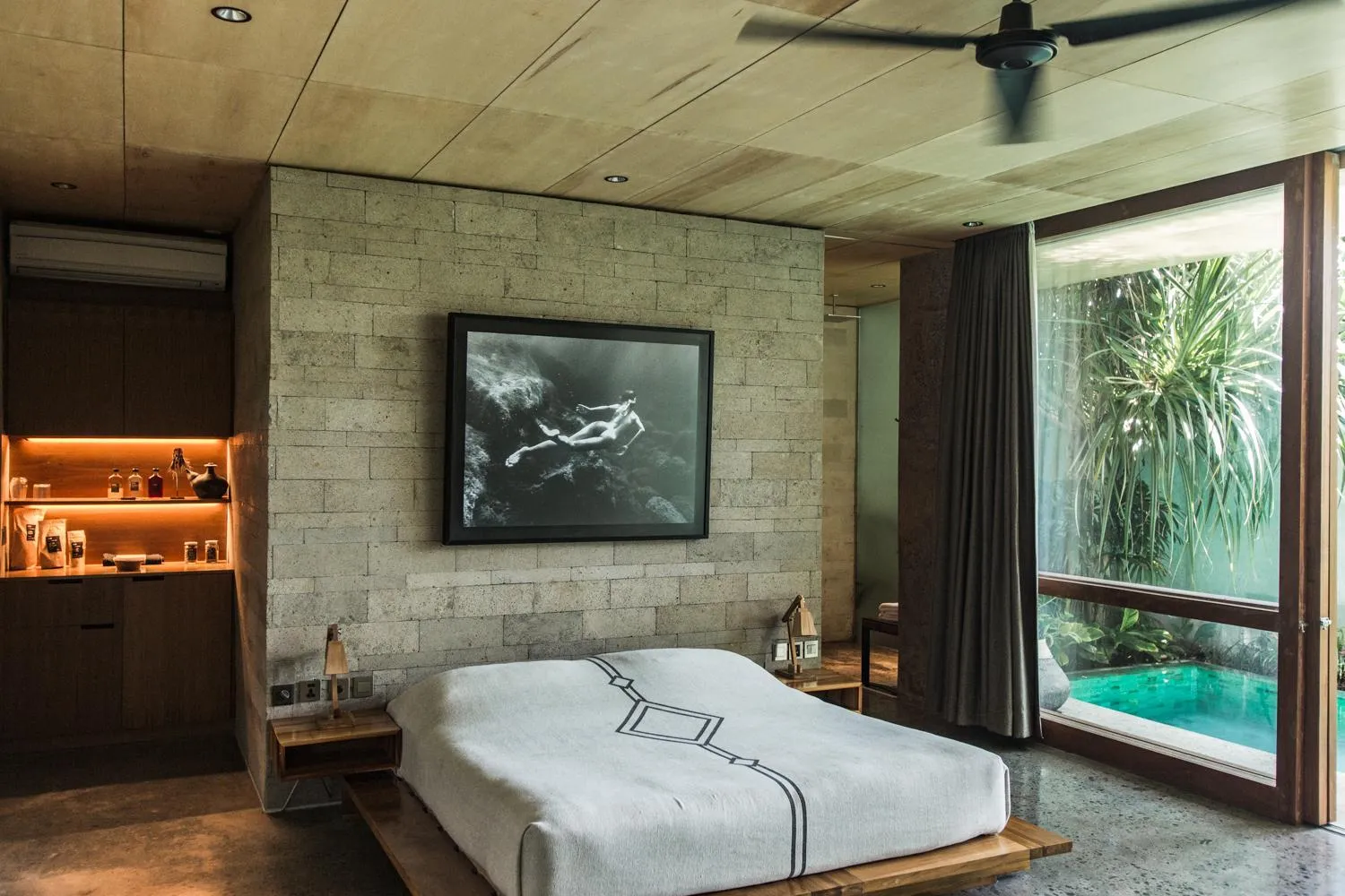 Photo of the whole room, Bed in The Slow