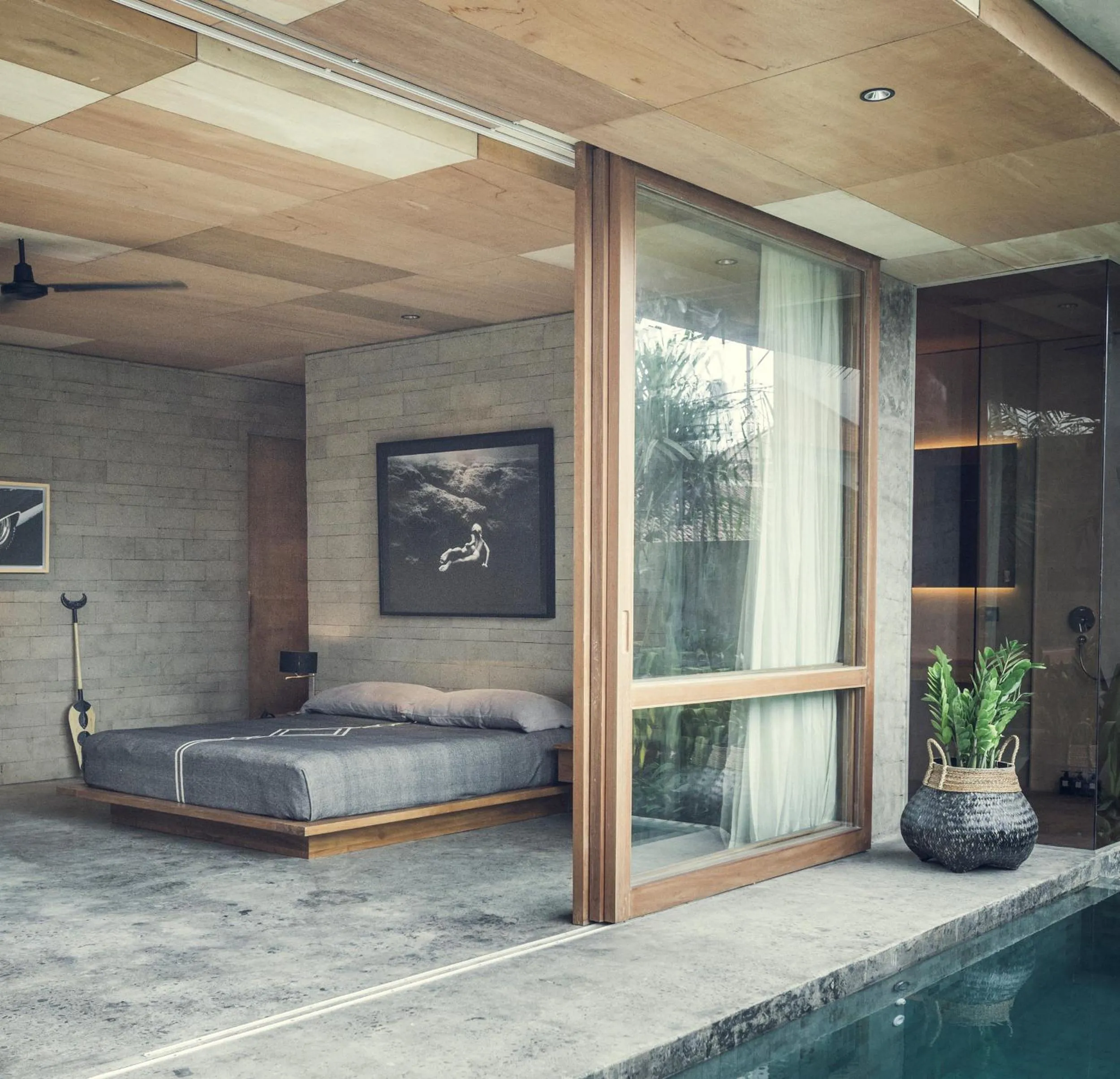 Bedroom, Bed in The Slow