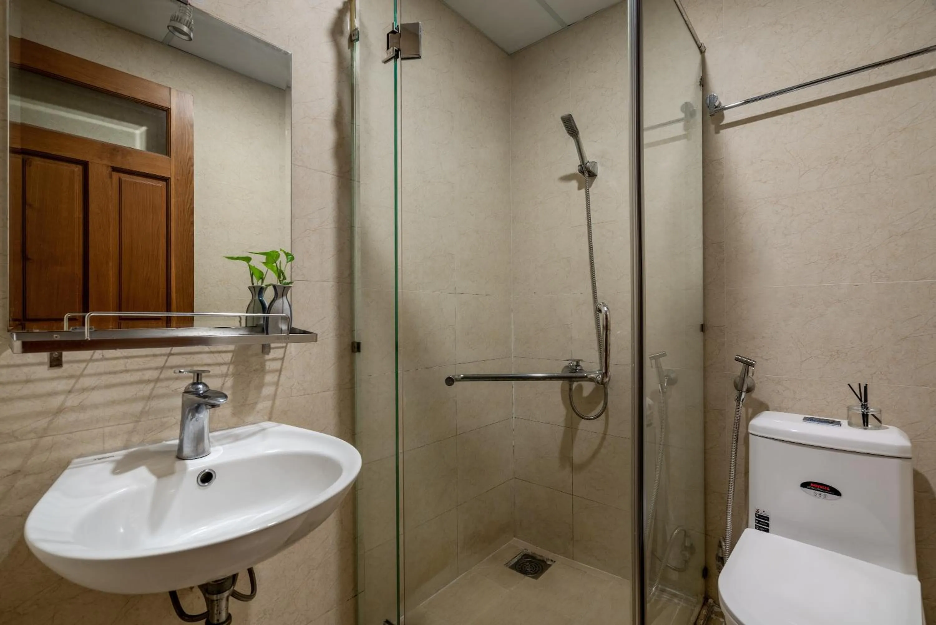 Shower in SAZI Erato Hotel - Free Airport & Breakfast
