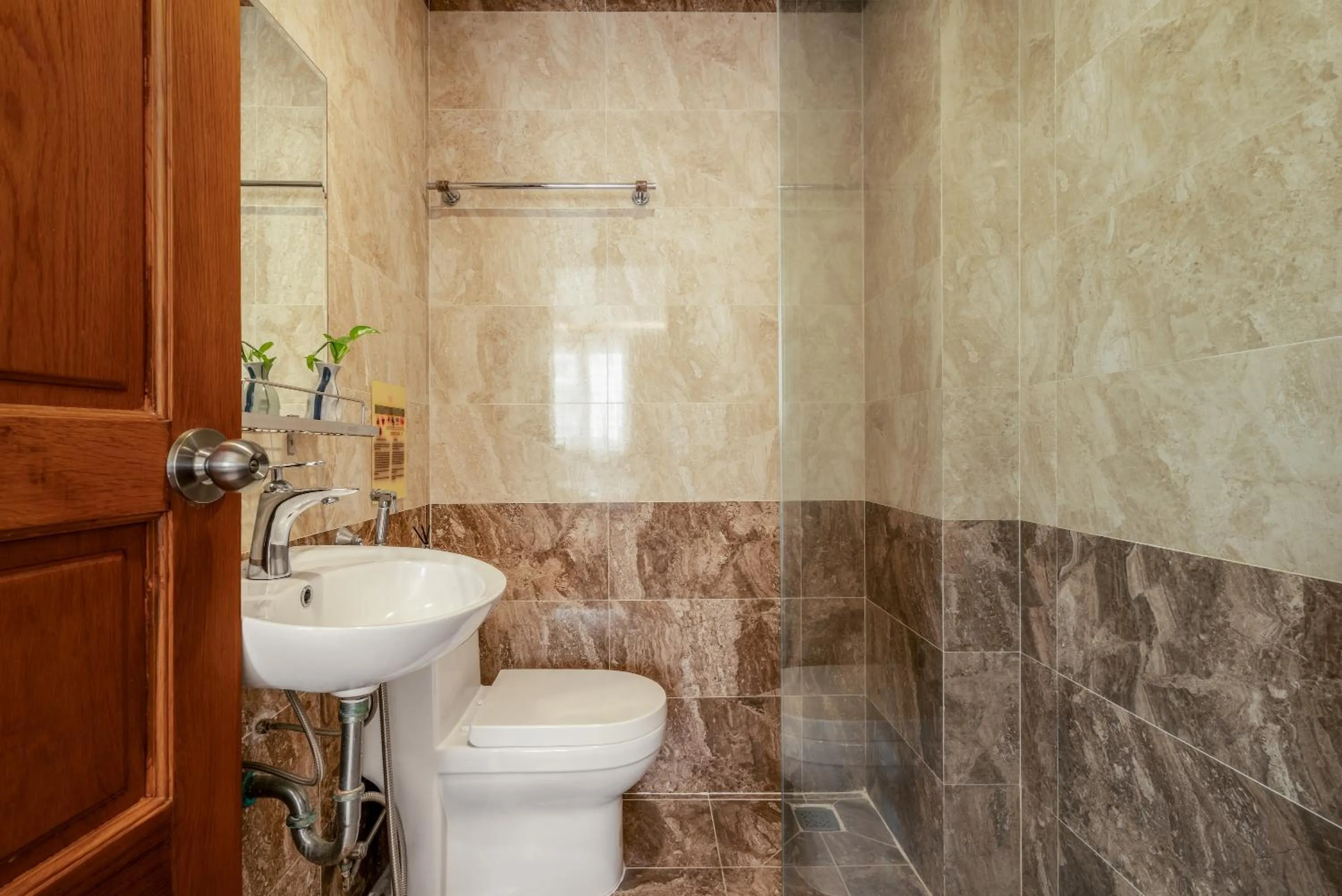 Toilet in SAZI Erato Hotel - Free Airport & Breakfast