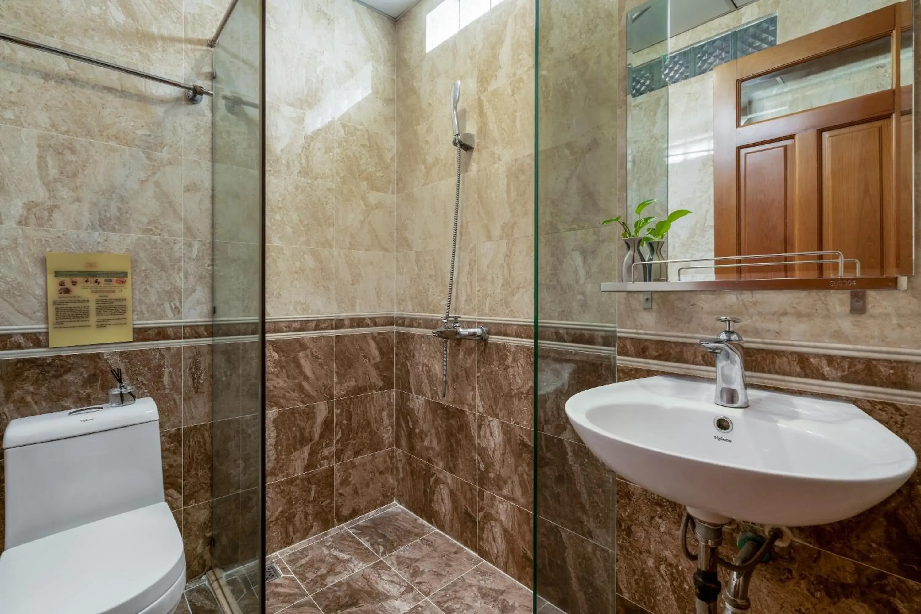 Toilet in SAZI Erato Hotel - Free Airport & Breakfast Toilet in SAZI Erato Hotel - Free Airport & Breakfast