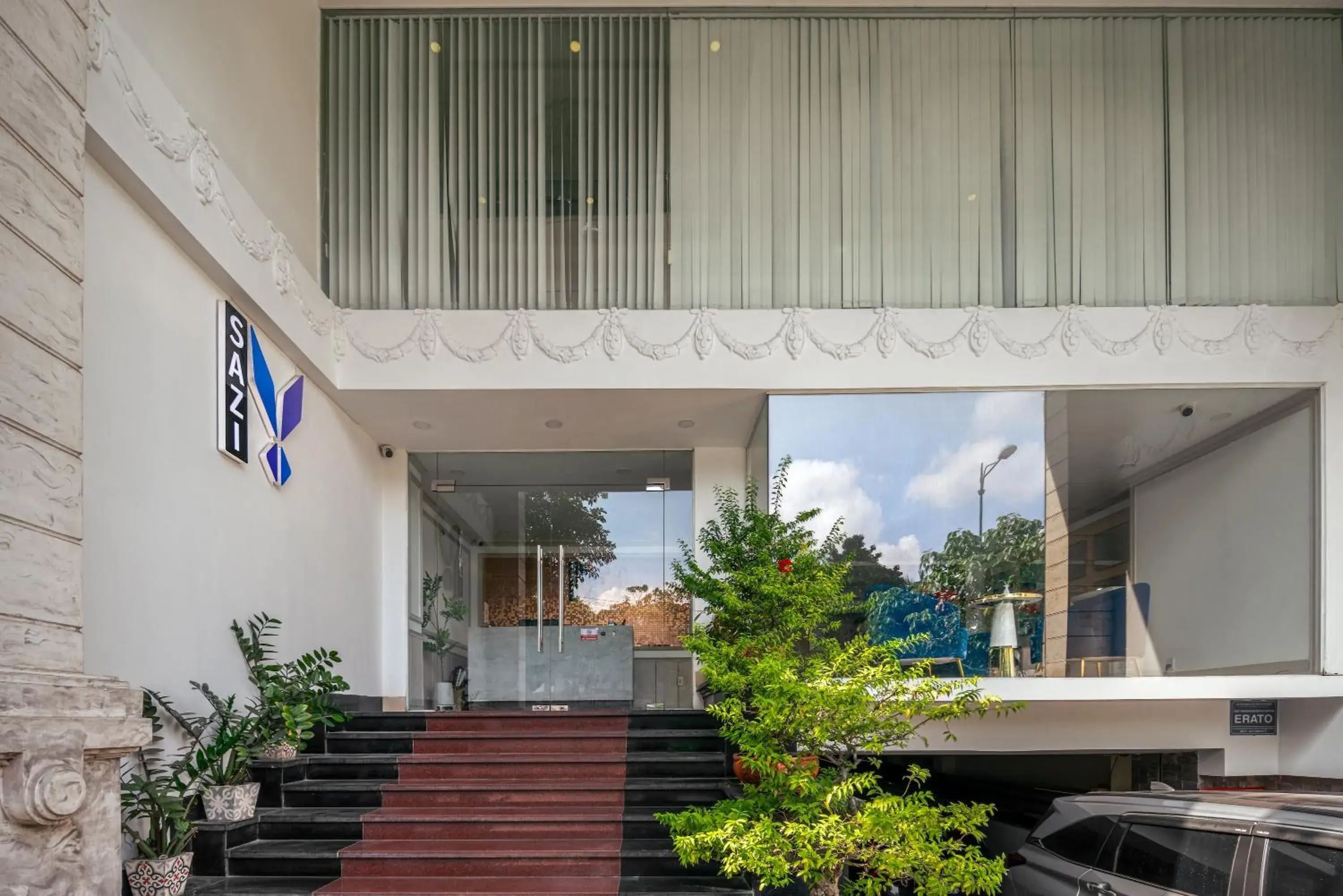 Facade/entrance in SAZI Erato Hotel - Free Airport & Breakfast Facade/entrance in SAZI Erato Hotel - Free Airport & Breakfast