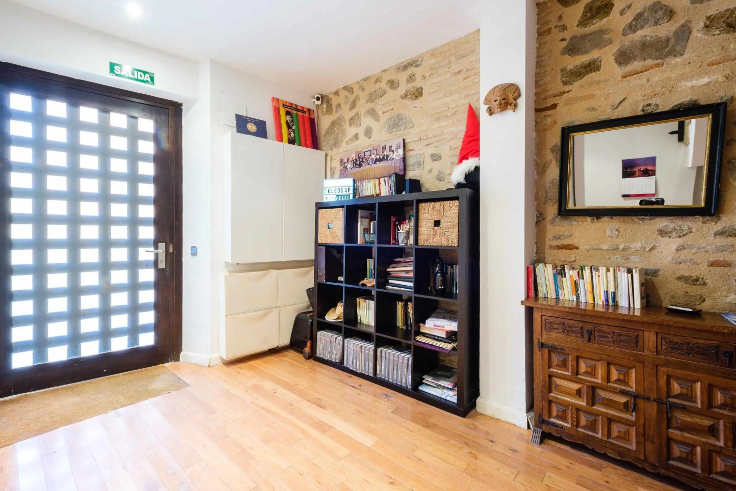 Library in Toledo AP Alojamiento Turísticos