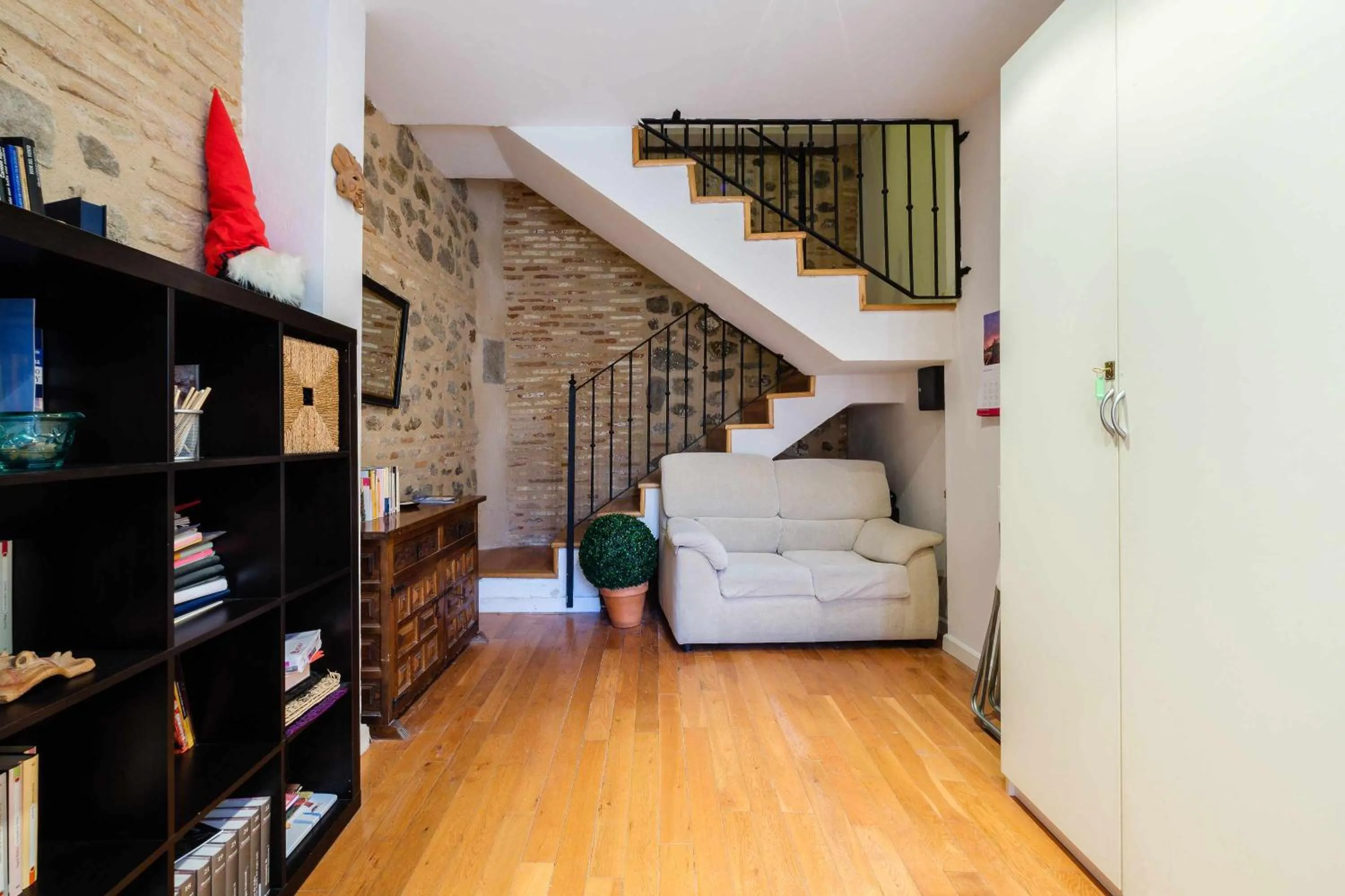 Library in Toledo AP Alojamiento Turísticos