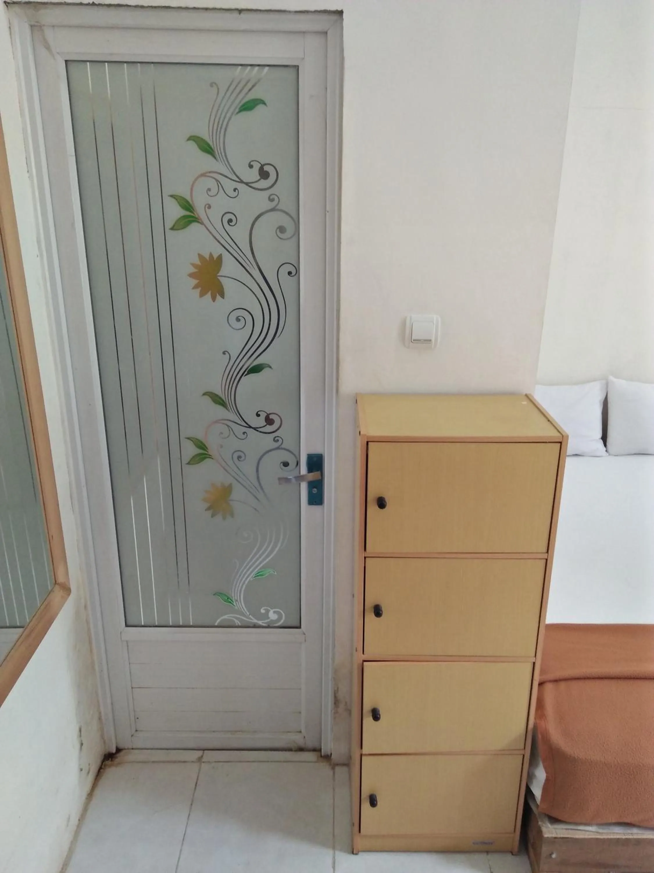 Bathroom, Bed in Losmen Fadel Malioboro Jogja