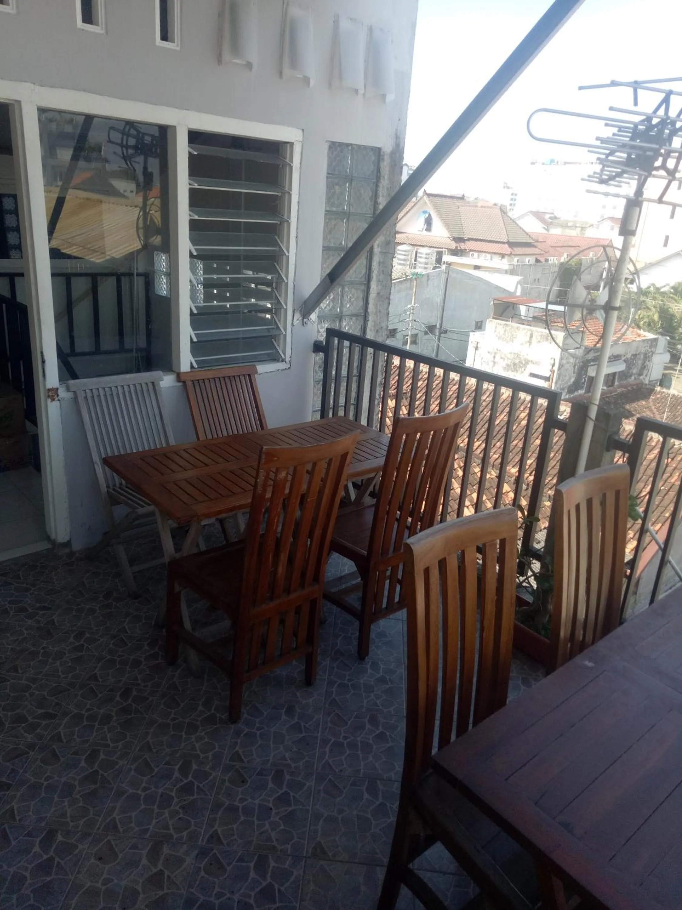 Balcony/Terrace in Losmen Fadel Malioboro Jogja
