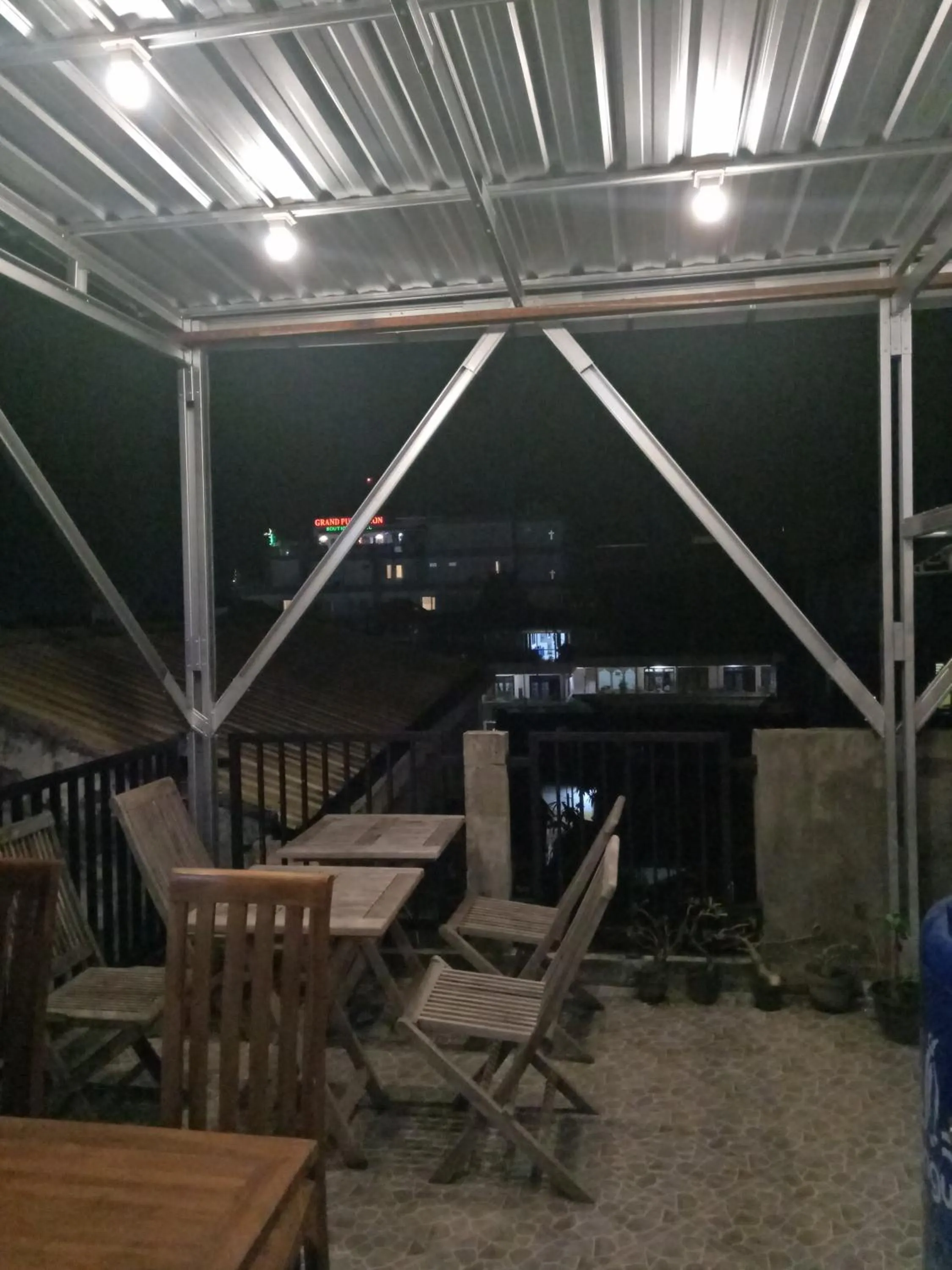 Balcony/Terrace in Losmen Fadel Malioboro Jogja