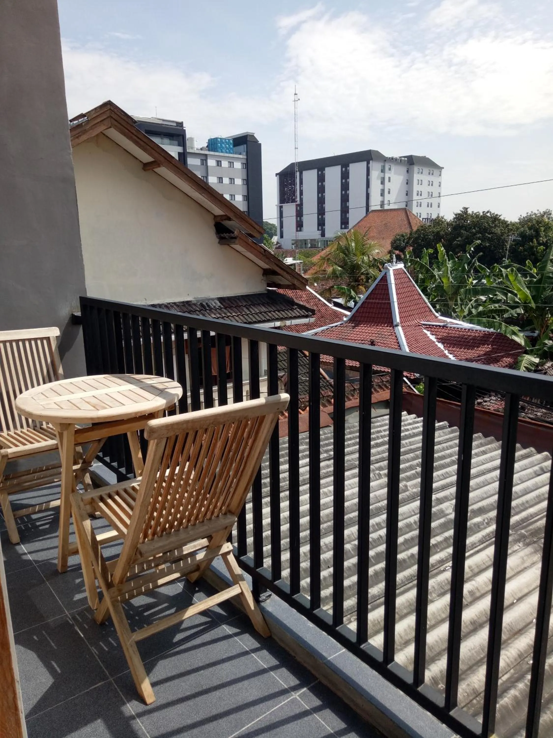 Balcony/Terrace in Losmen Fadel Malioboro Jogja