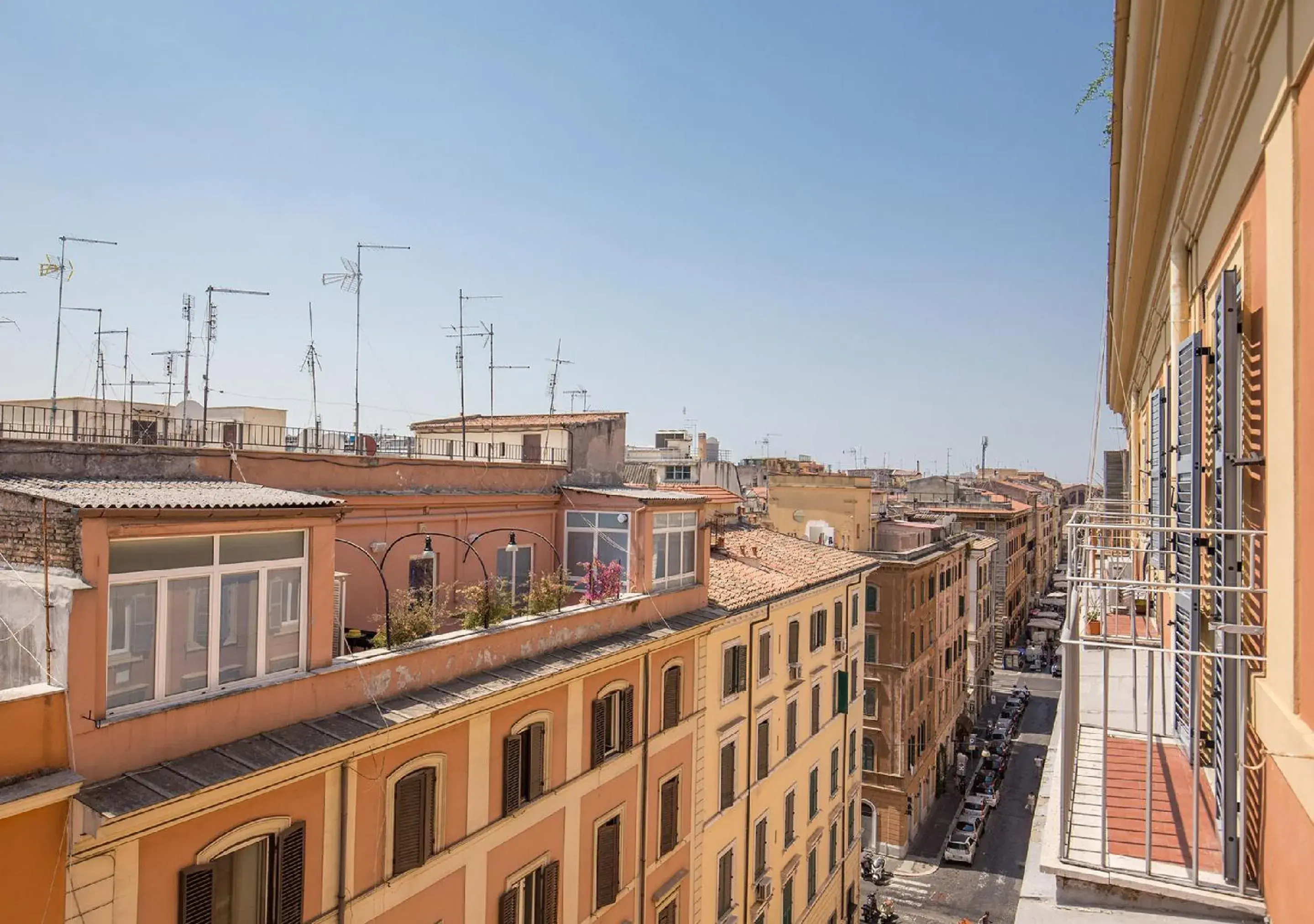 Property building in Floor 6 Boutique Rooms by DOT Suites Property building in Floor 6 Boutique Rooms by DOT Suites