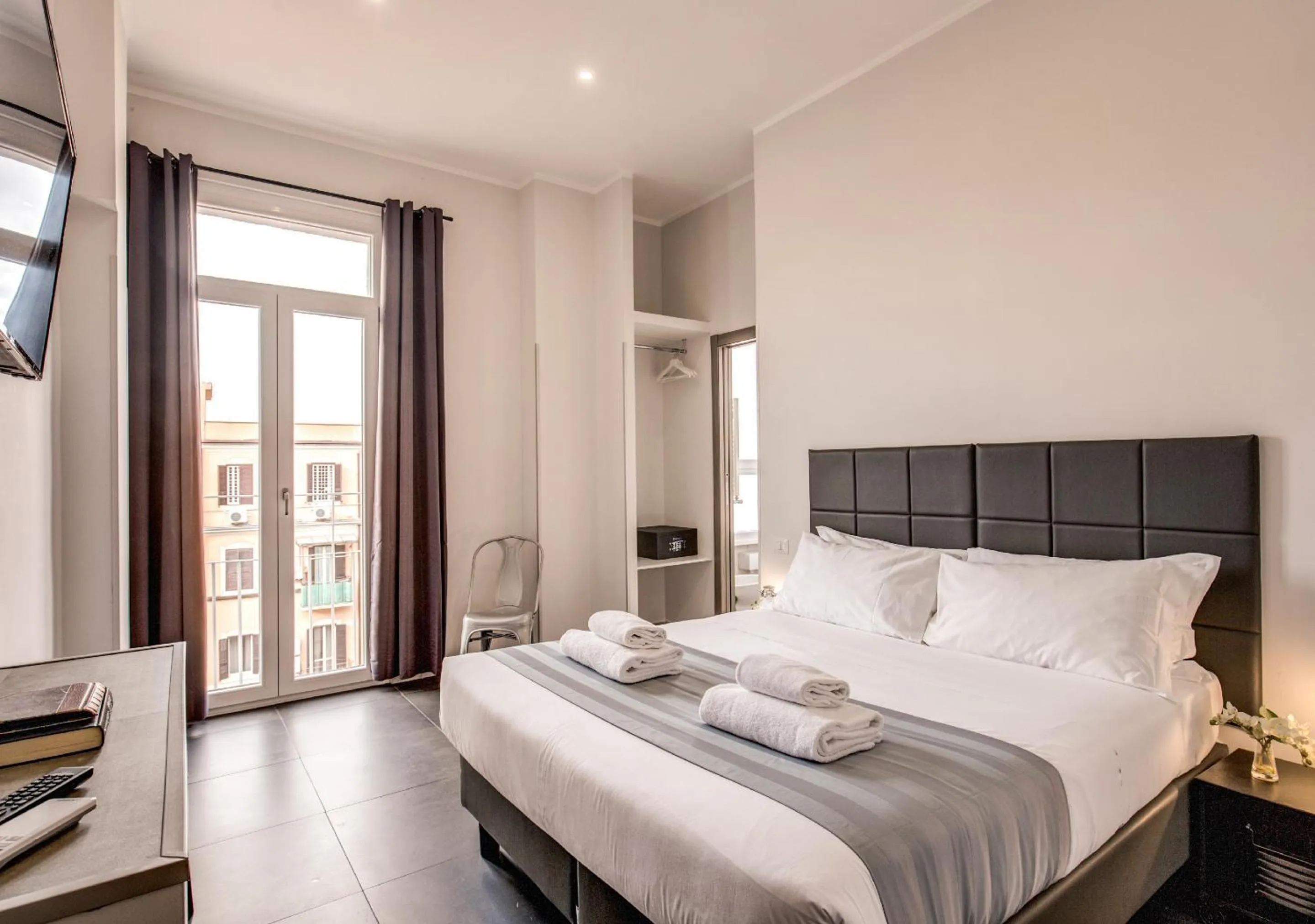 Photo of the whole room, Bed in Floor 6 Boutique Rooms by DOT Suites