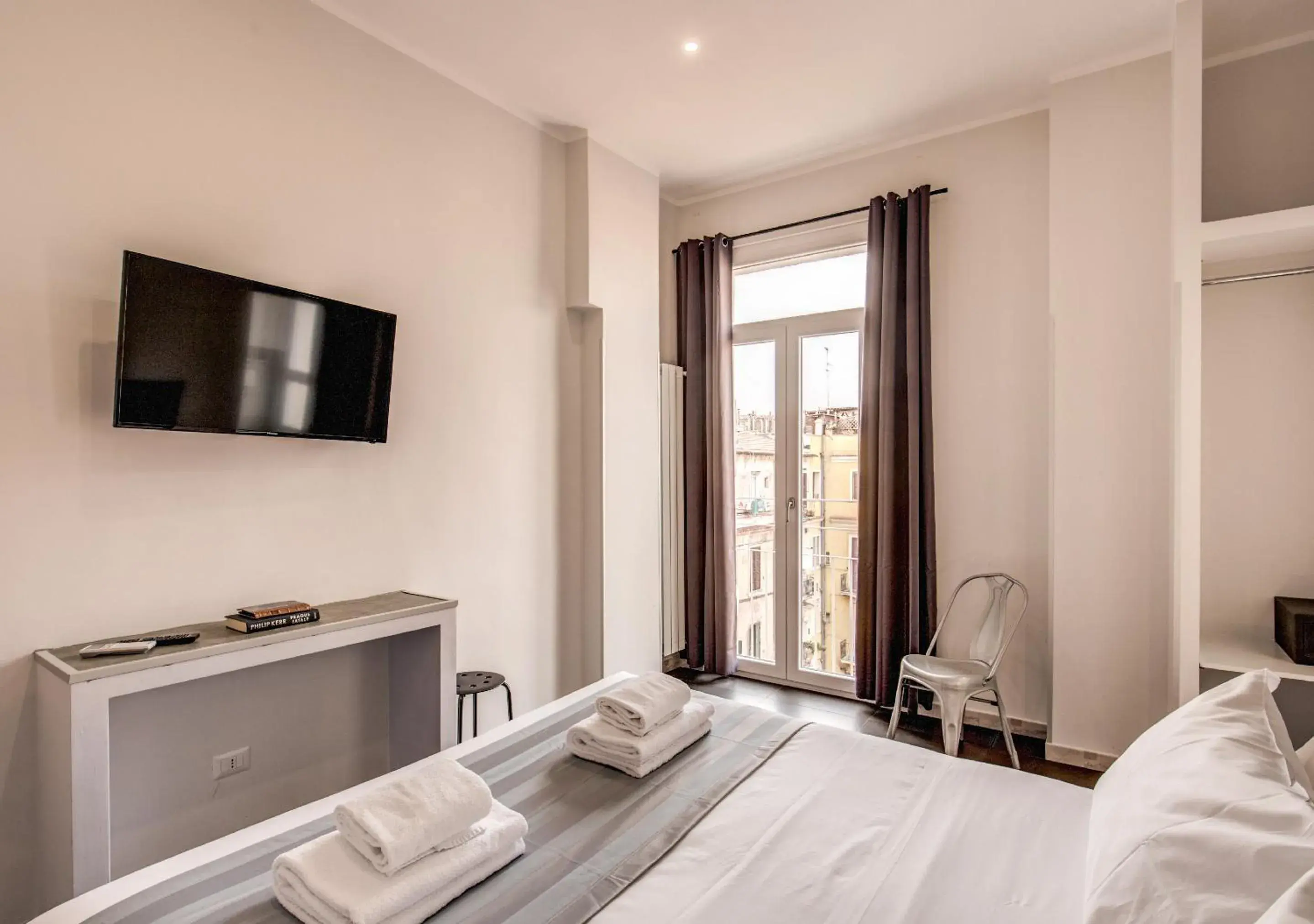 Photo of the whole room, Bed in Floor 6 Boutique Rooms by DOT Suites Photo of the whole room, Bed in Floor 6 Boutique Rooms by DOT Suites