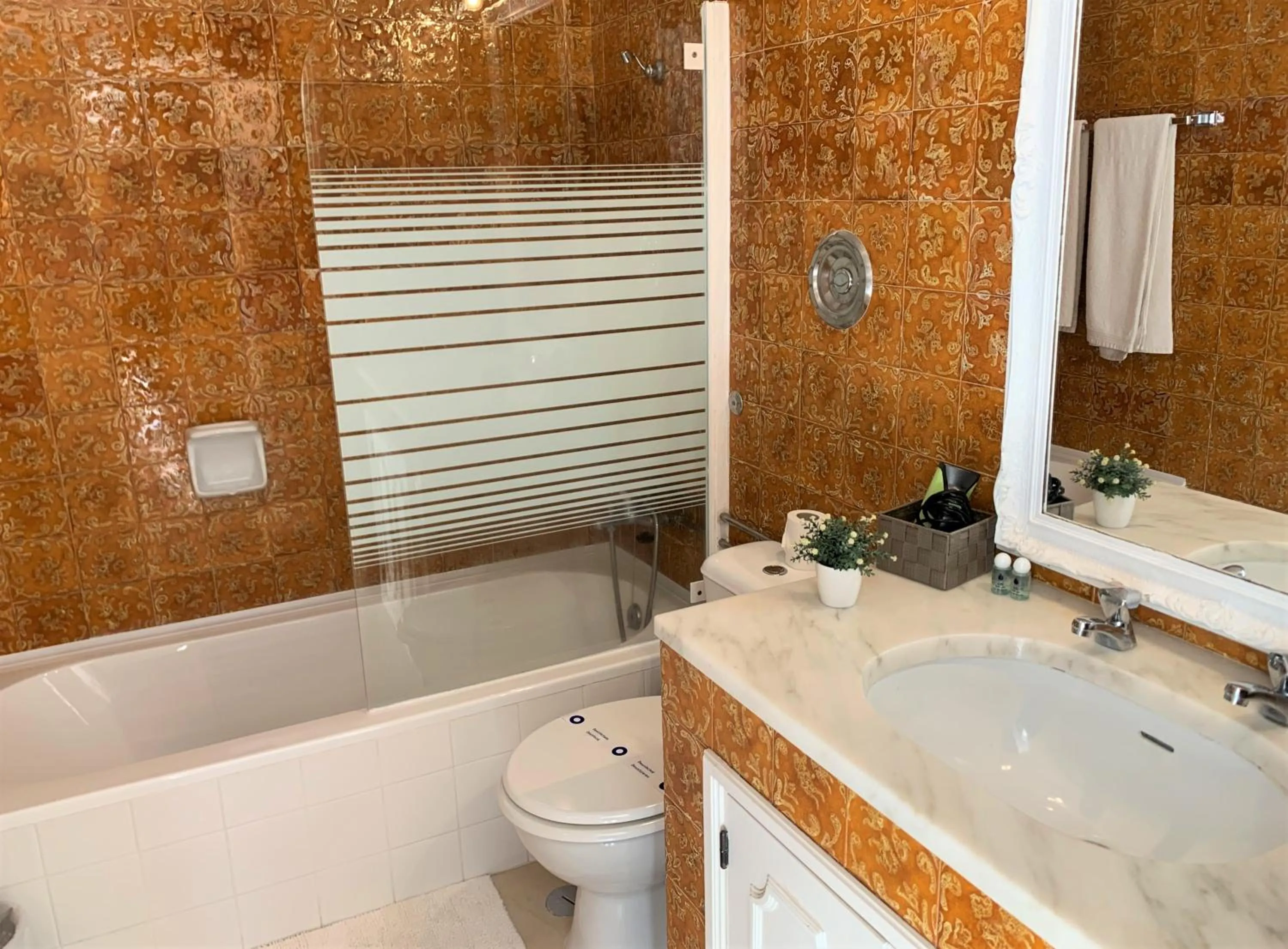 Bathroom in Suites Inn Lagos