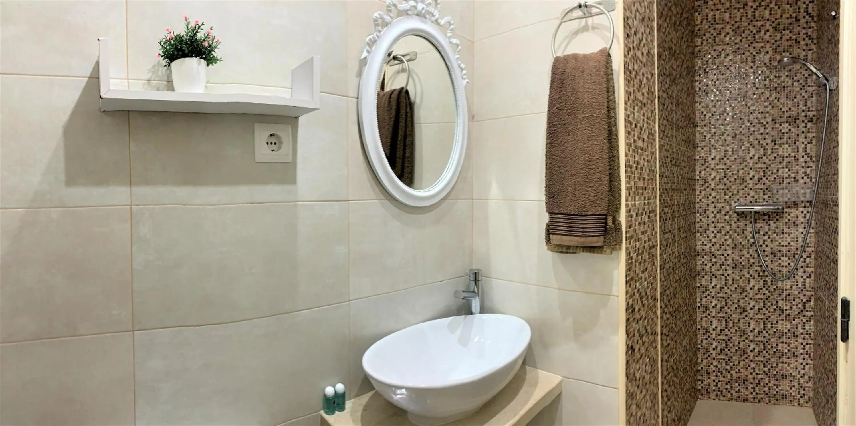 Bathroom in Suites Inn Lagos