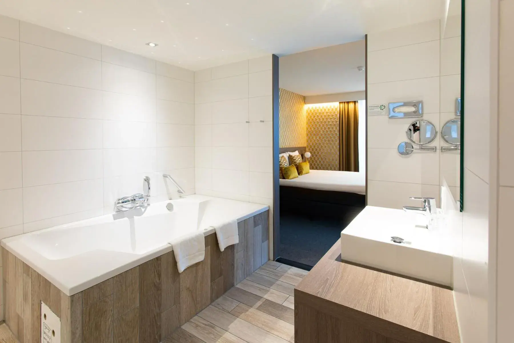 Bathroom, Bed in Van der Valk Hotel Groningen-Hoogkerk Bathroom, Bed in Van der Valk Hotel Groningen-Hoogkerk