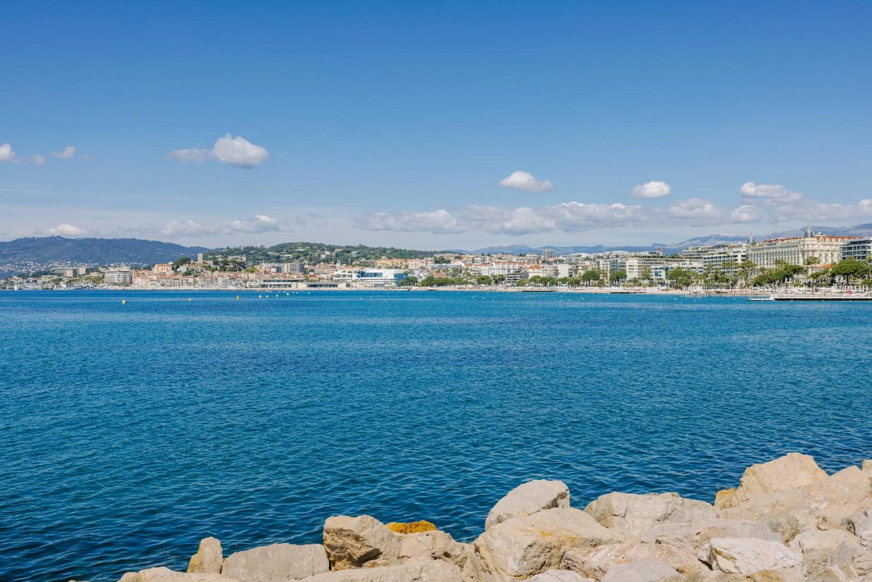 Yelo Belle Epoque powered by Sonder