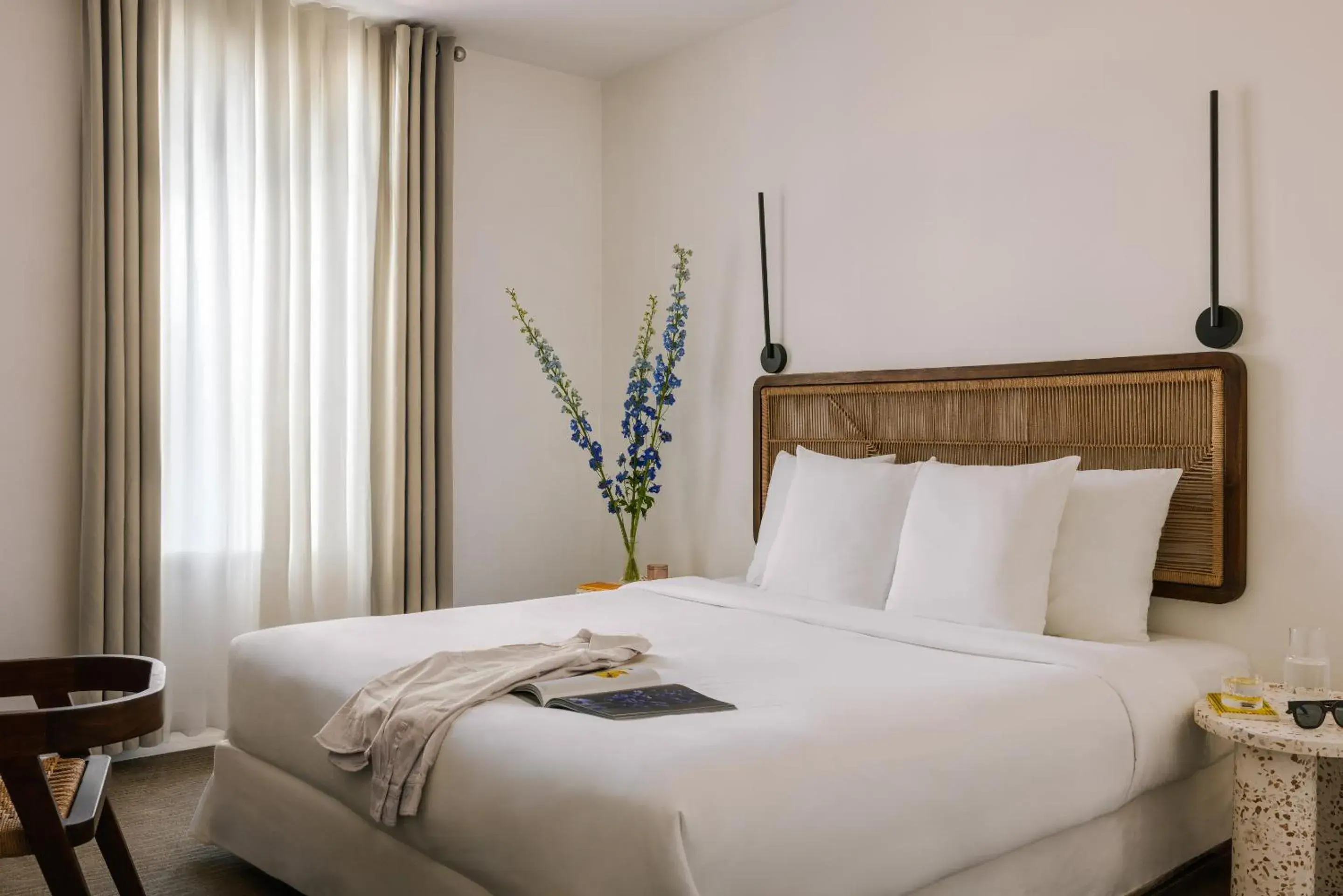 Superior King Room in Yelo Belle Epoque Hotel Centre Ville, Sonder by Marriott Bonvoy Superior King Room in Yelo Belle Epoque Hotel Centre Ville, Sonder by Marriott Bonvoy