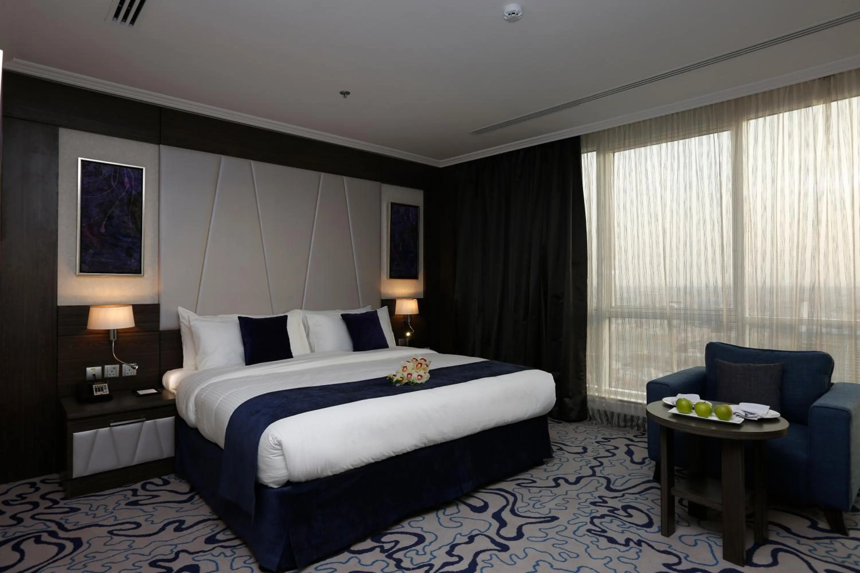 Bedroom, Bed in Swiss Flora Royal Hotel Riyadh