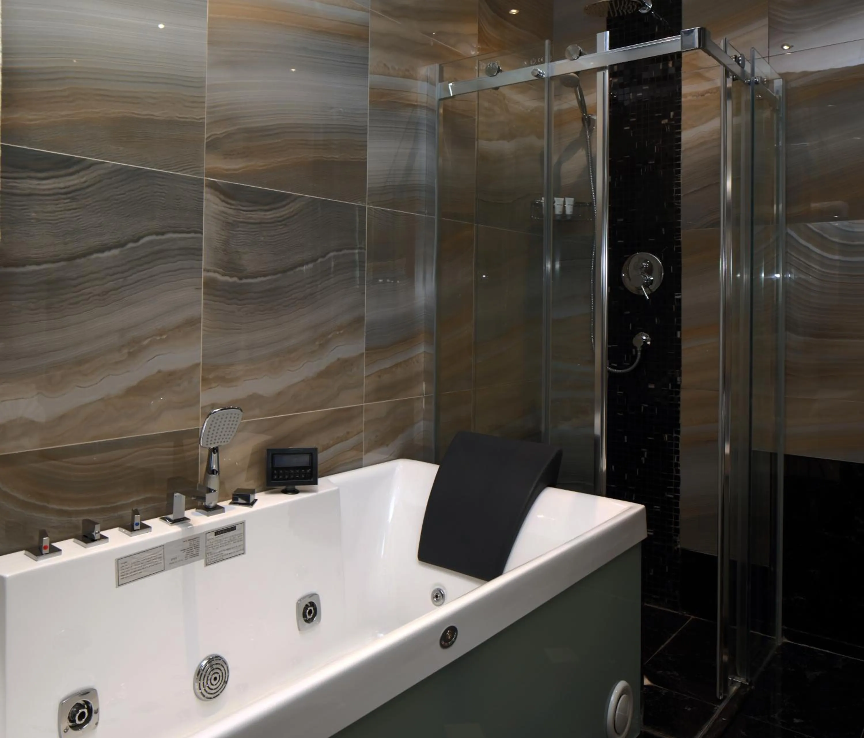 Bath in Swiss Flora Royal Hotel Riyadh