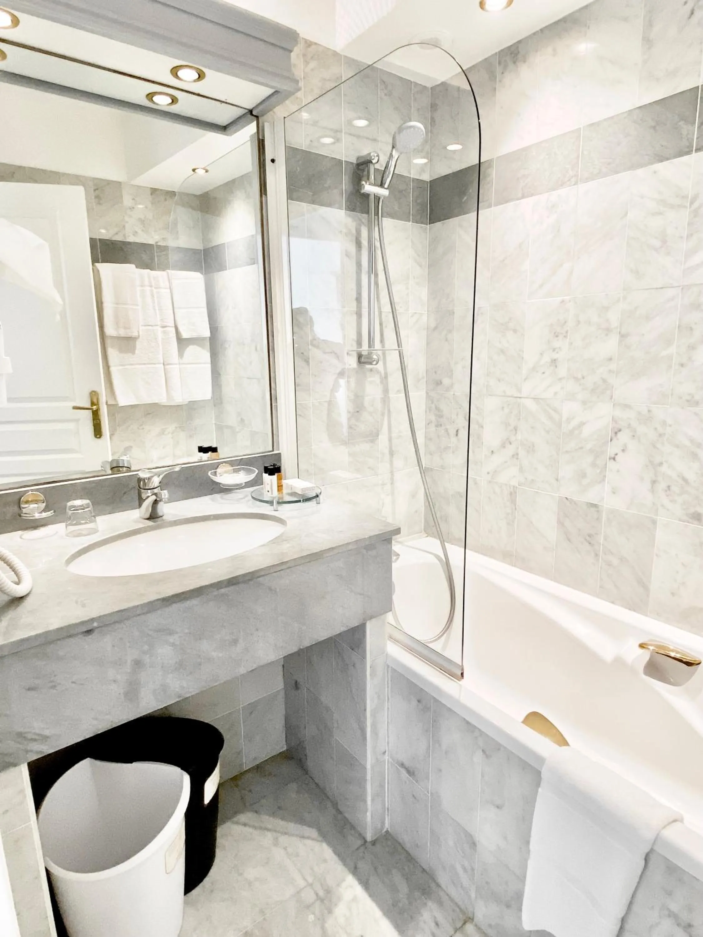 Bathroom in Sun Riviera Hotel