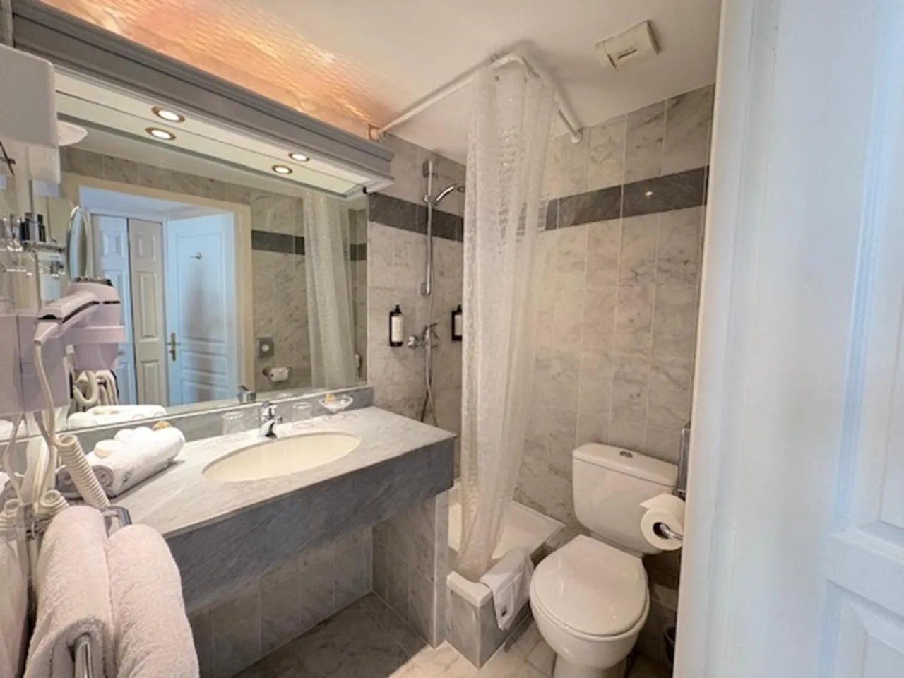 Bathroom in Sun Riviera Hotel