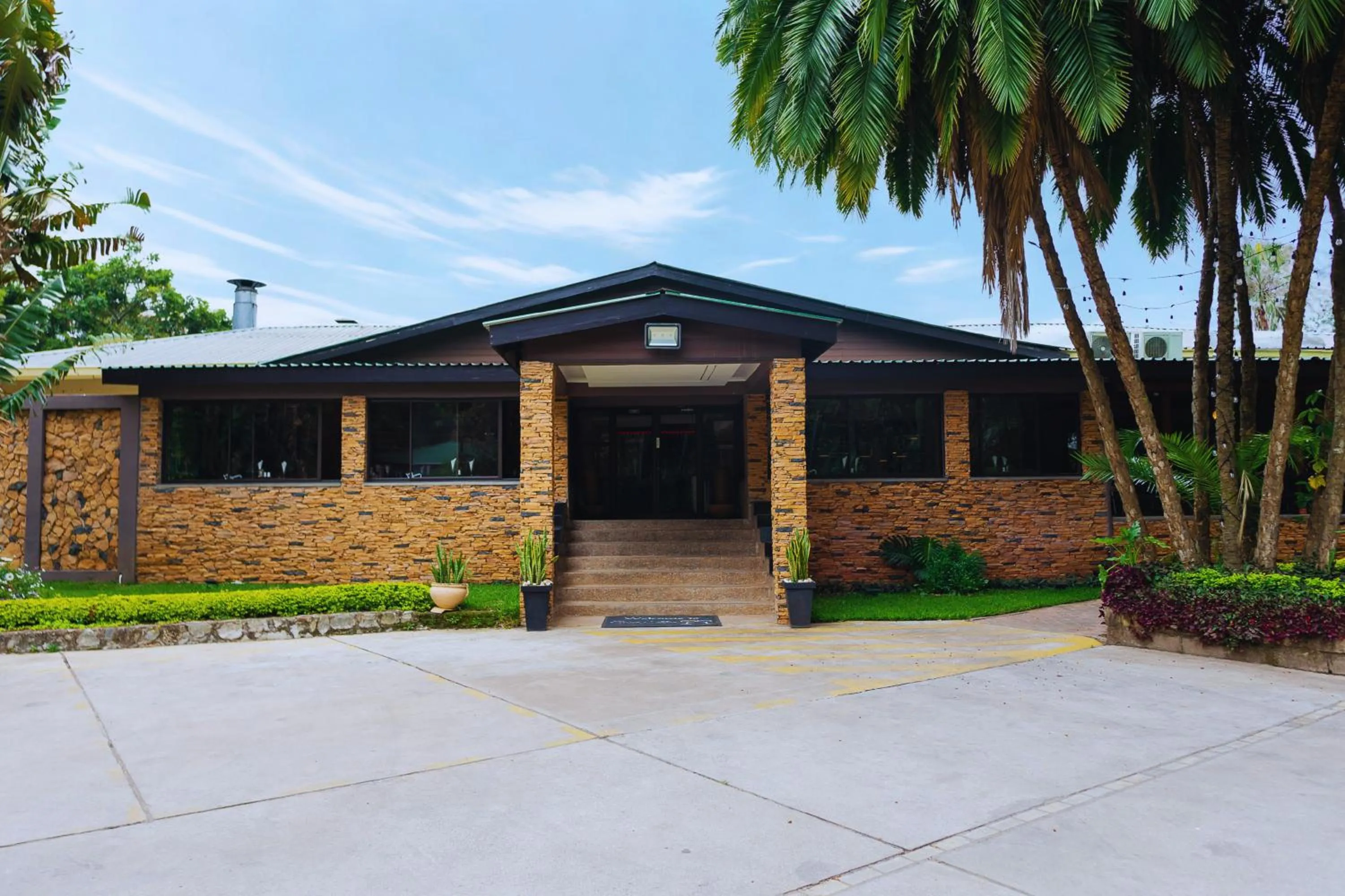 Property building in Casa Mia Lodge & Restaurant