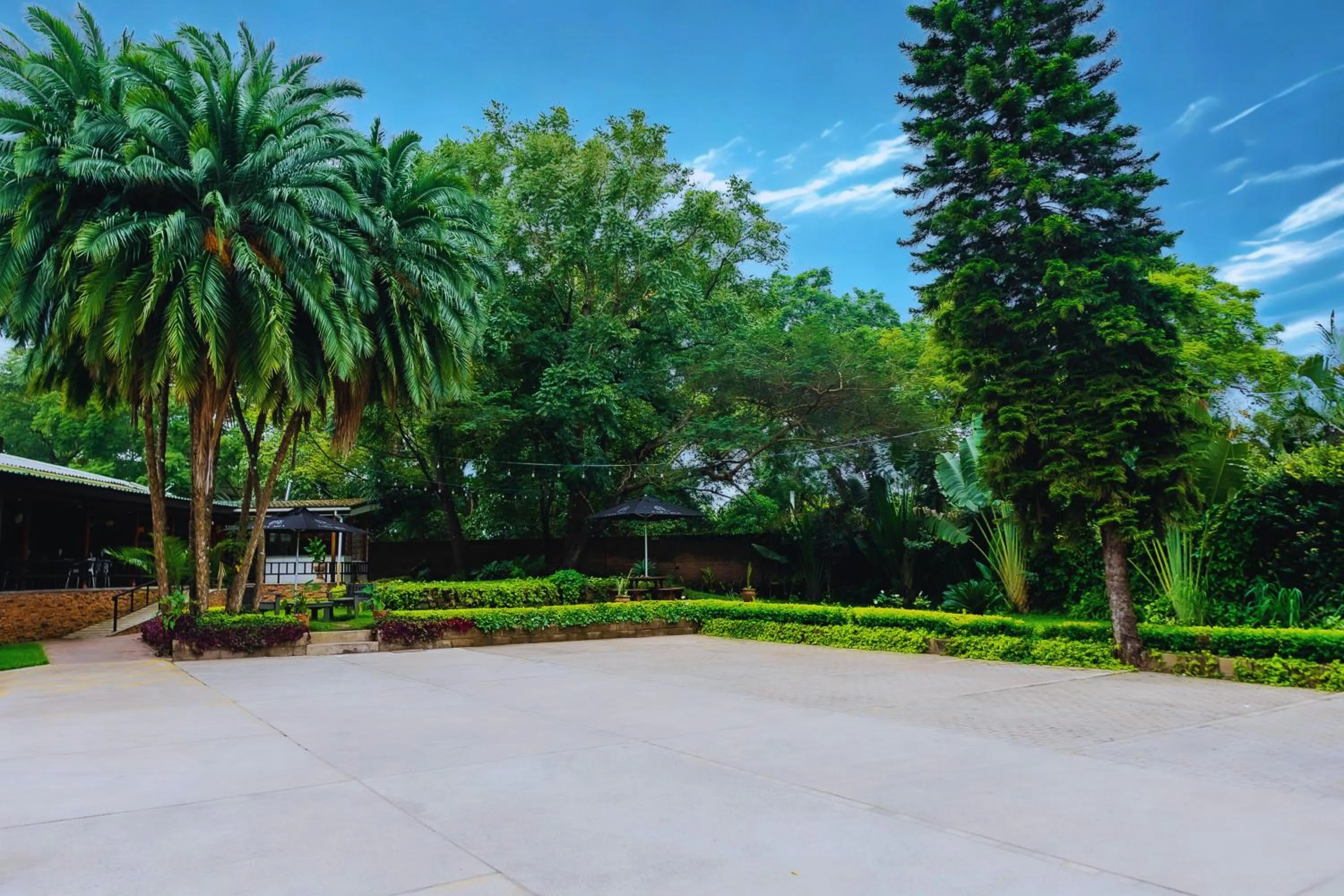 Day in Casa Mia Lodge & Restaurant