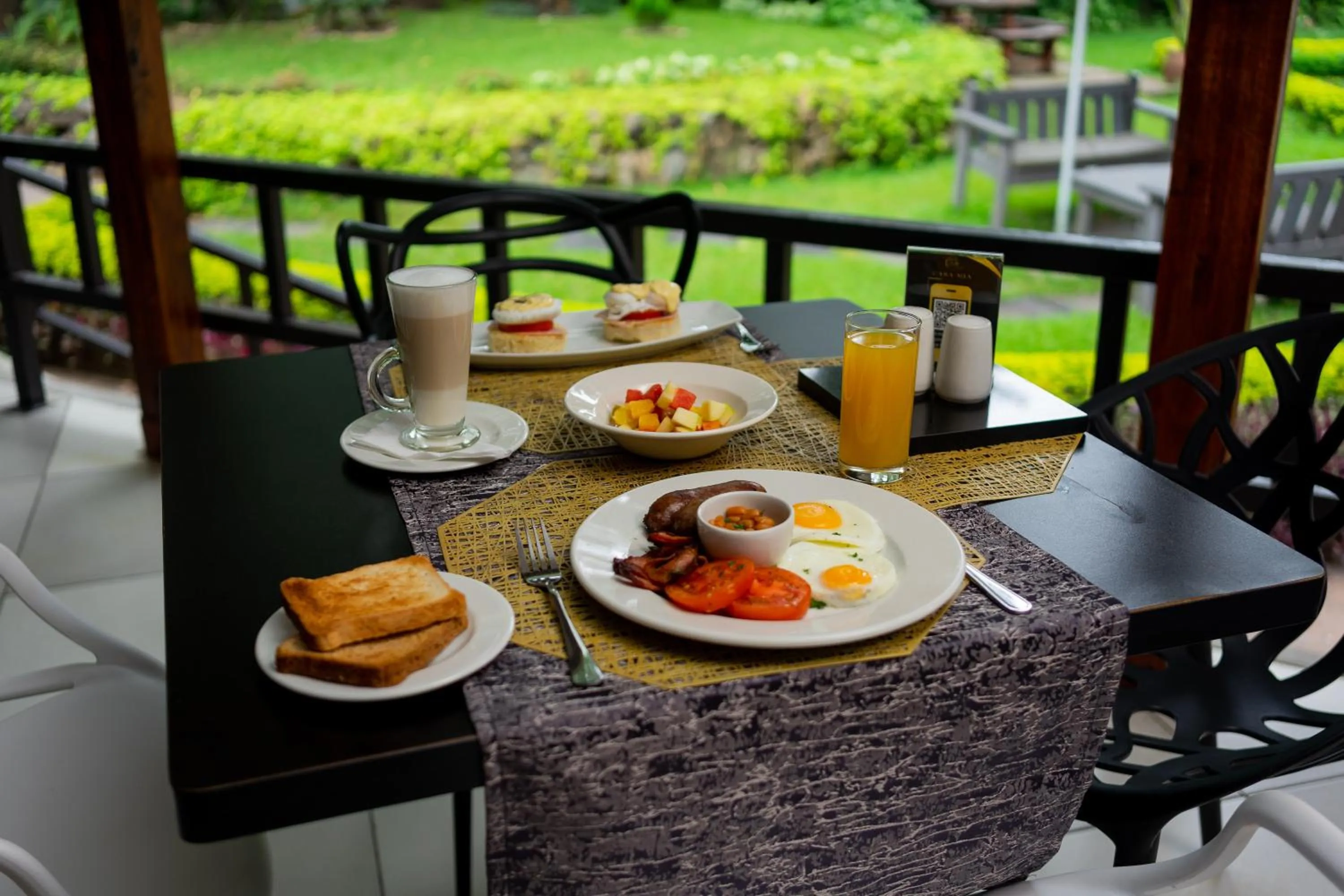 Food and drinks in Casa Mia Lodge & Restaurant