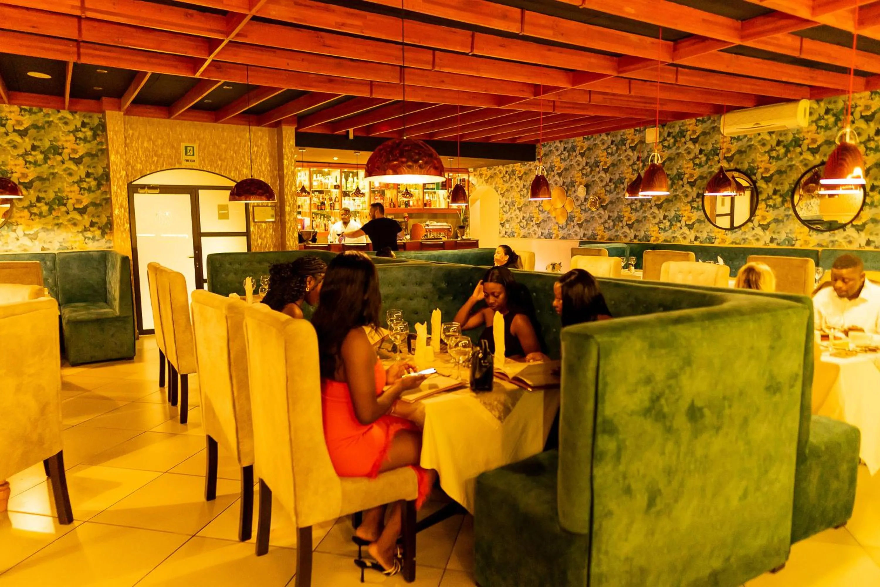 Restaurant/places to eat in Casa Mia Lodge & Restaurant