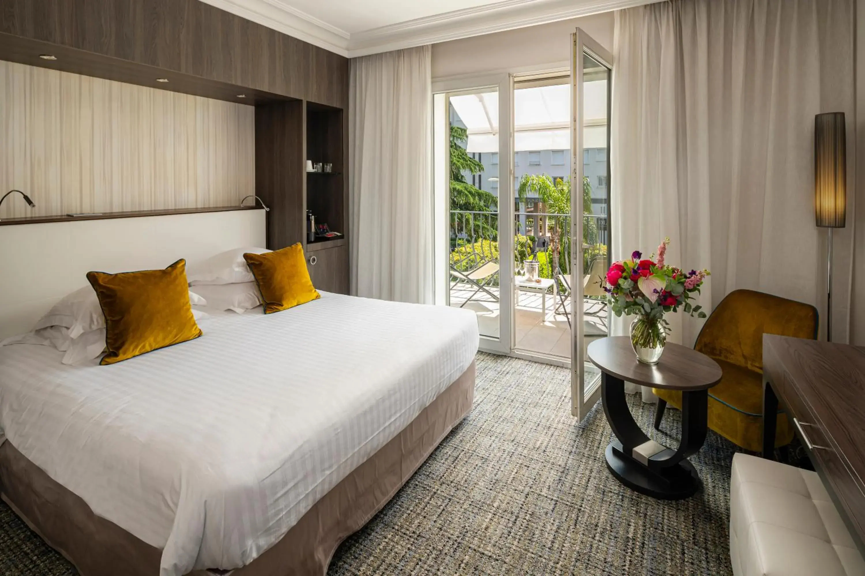 Privilege Room with Terrace in Hôtel Le Canberra Privilege Room with Terrace in Hôtel Le Canberra