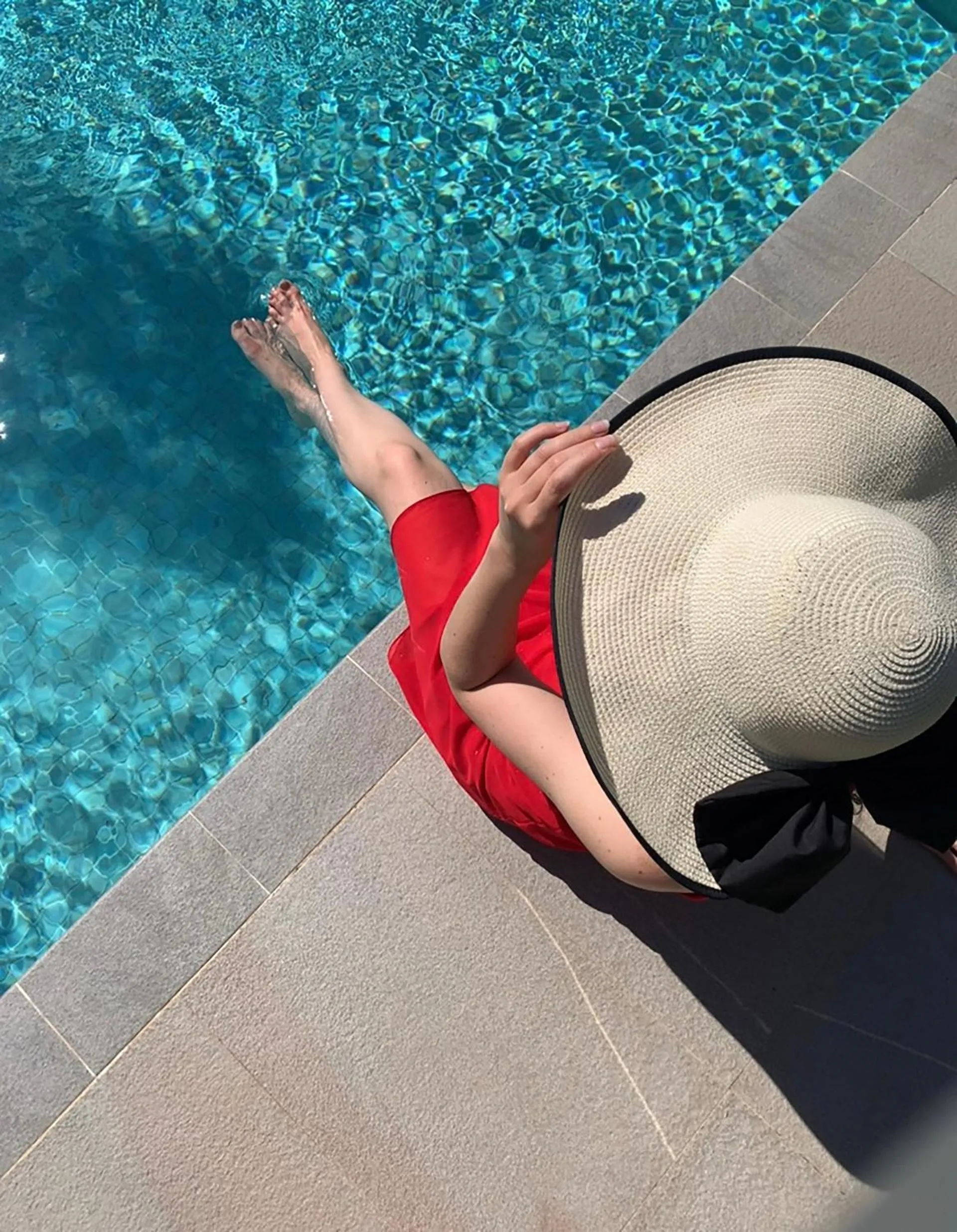 Swimming pool in Hôtel Le Canberra