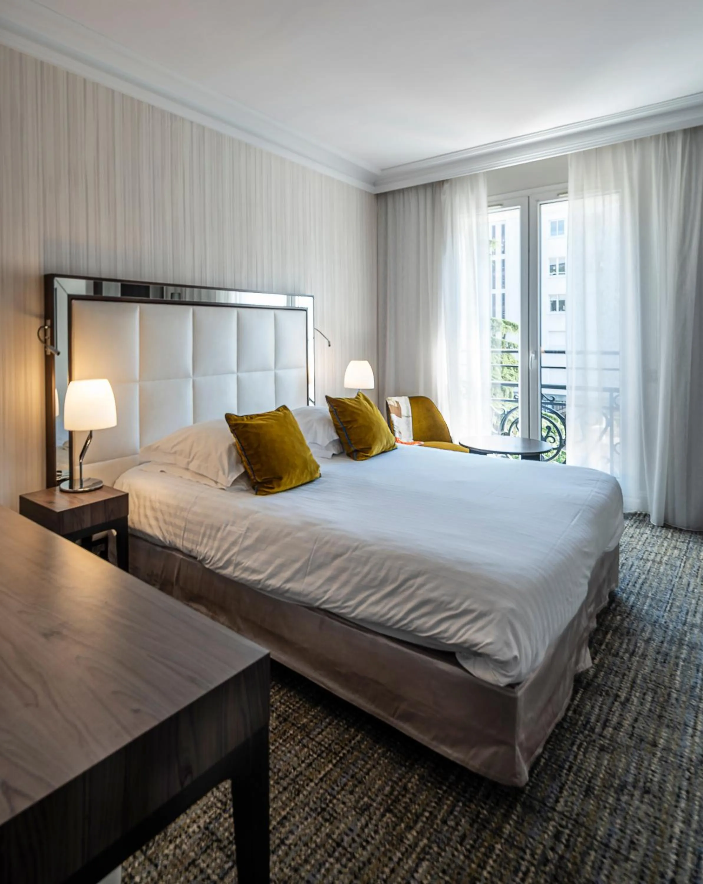 Bedroom, Bed in Hôtel Le Canberra