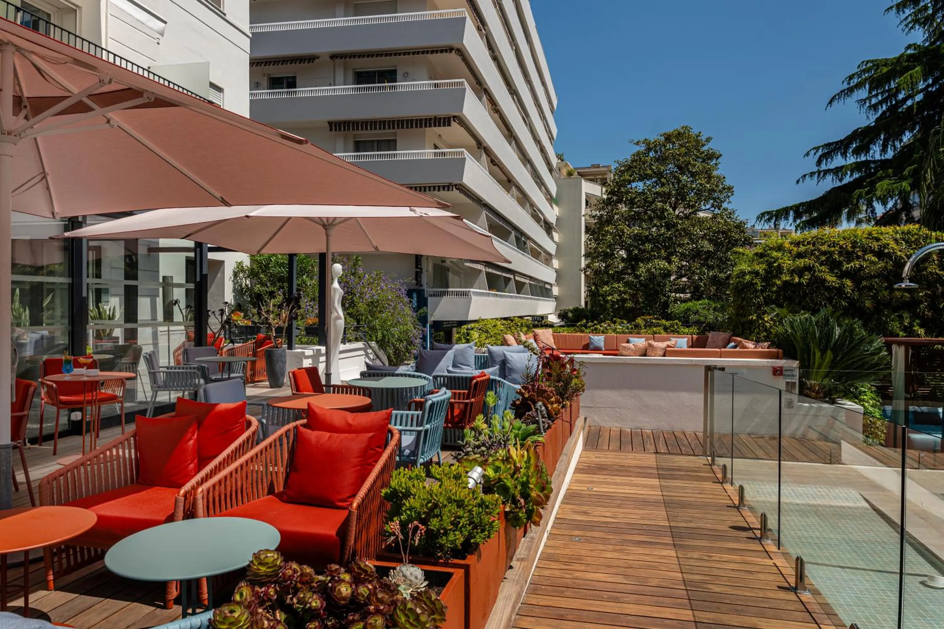 Patio in Hôtel Le Canberra
