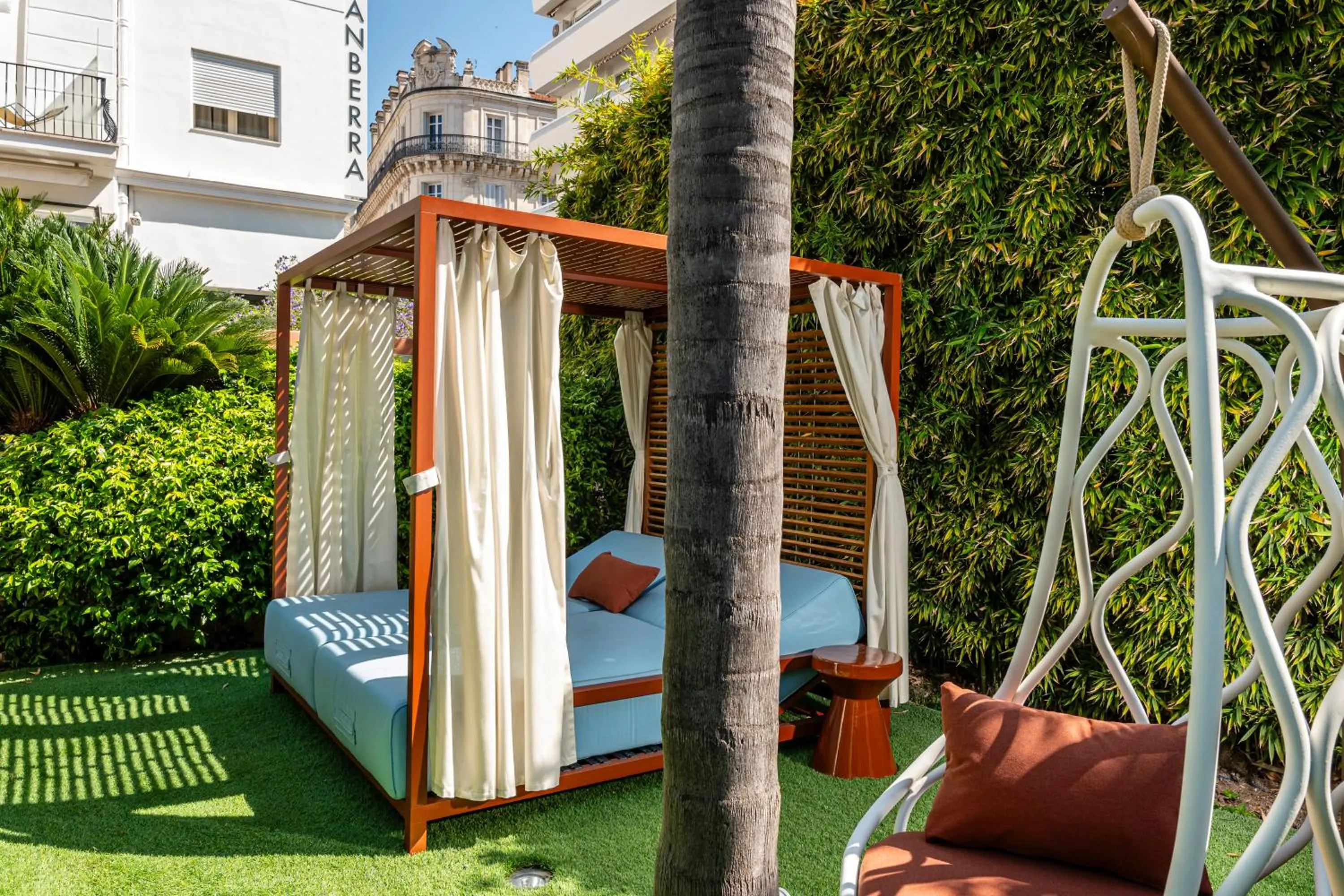 Garden in Hôtel Le Canberra