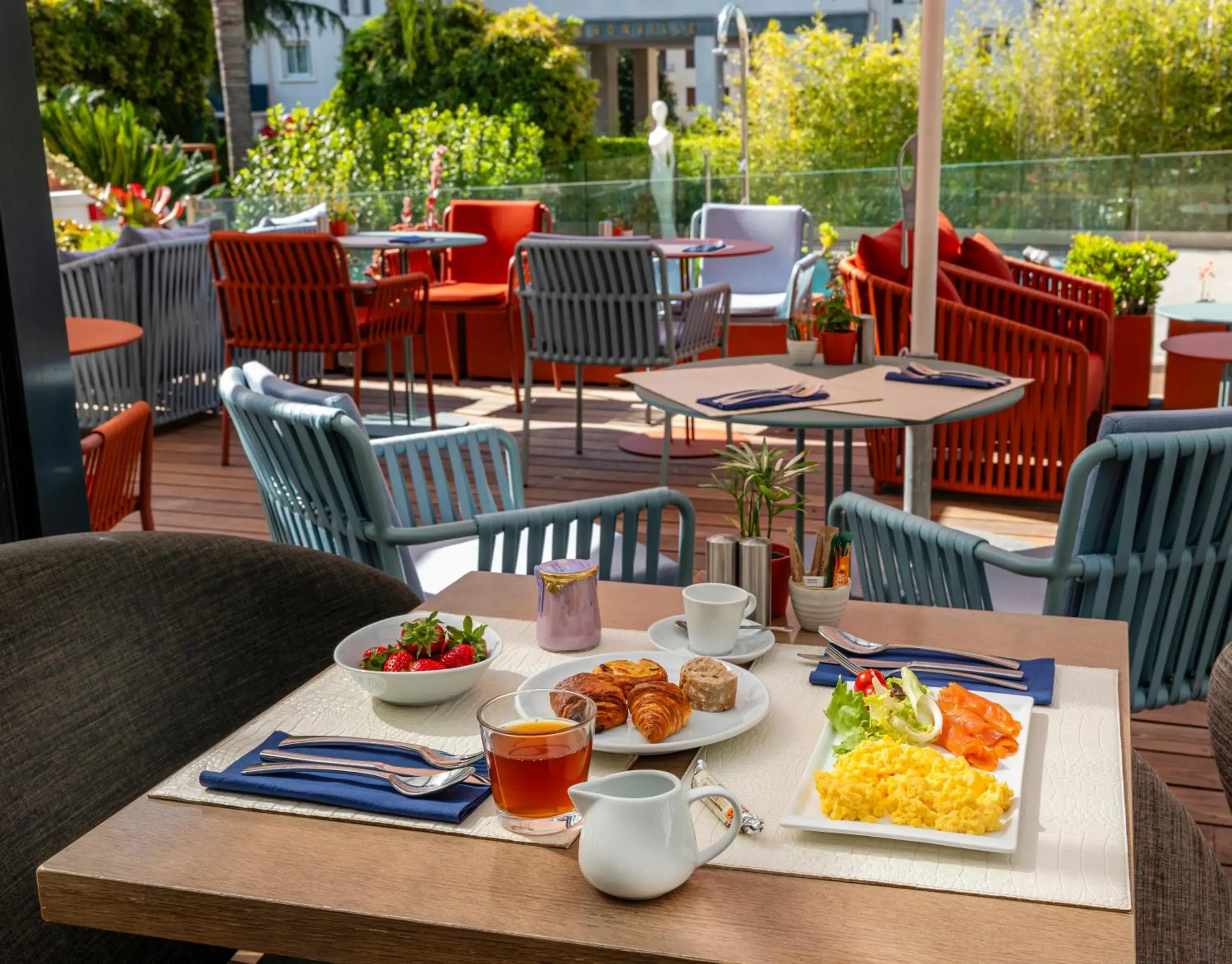 Buffet breakfast in Hôtel Le Canberra Buffet breakfast in Hôtel Le Canberra