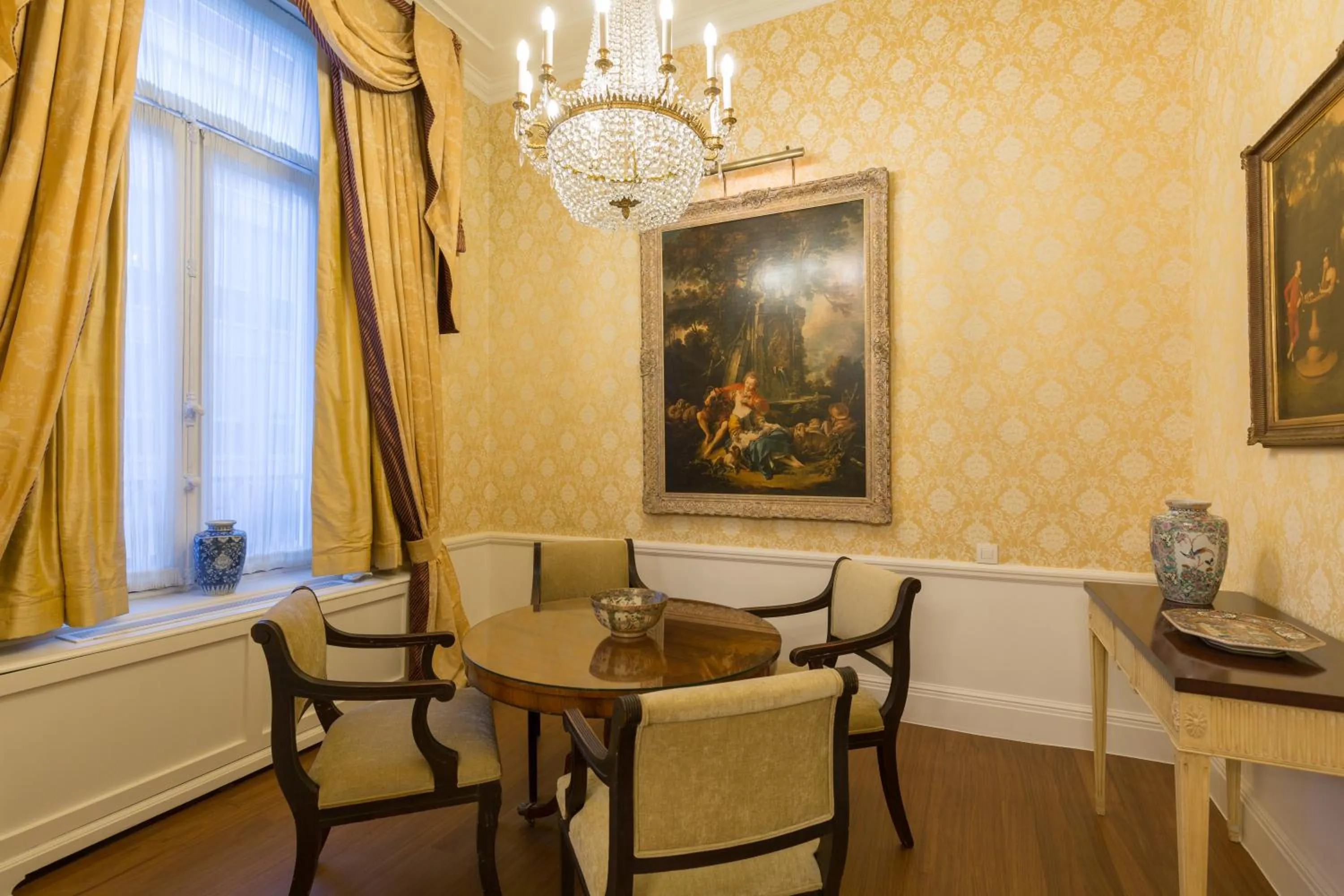 Dining area in Stanhope Hotel by Thon Hotels