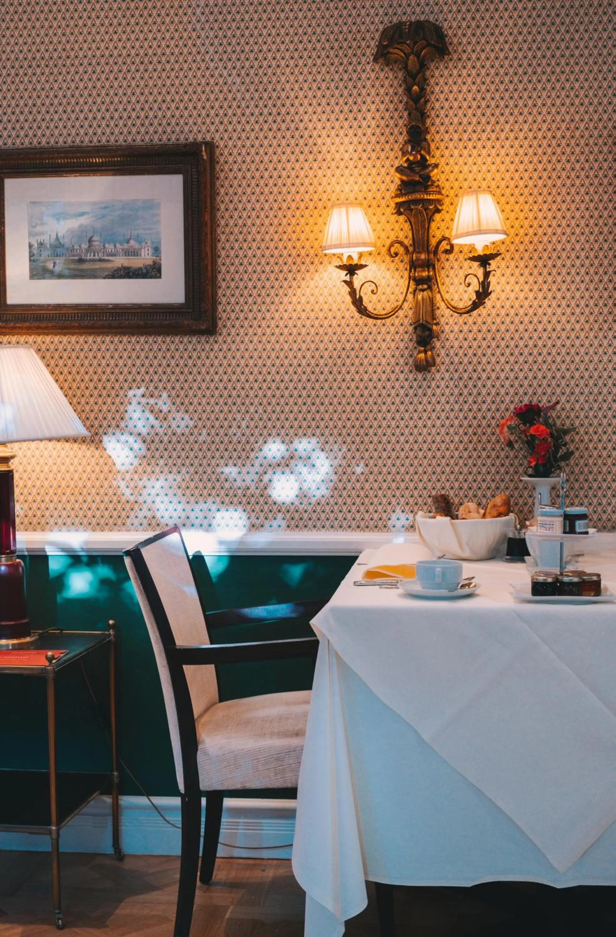 Seating area in Stanhope Hotel by Thon Hotels