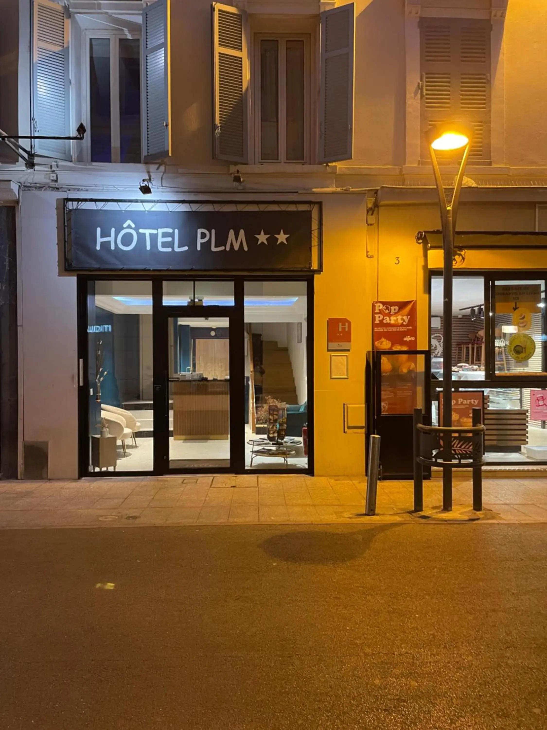 Property building in Hôtel P.L.M. Property building in Hôtel P.L.M.