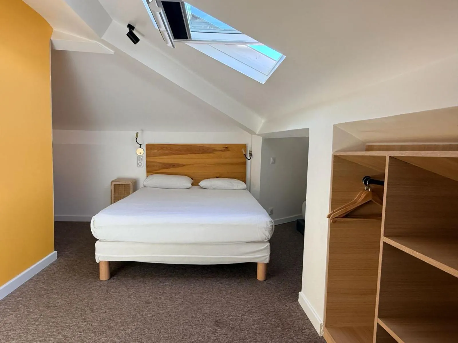 Bed in Hôtel P.L.M.