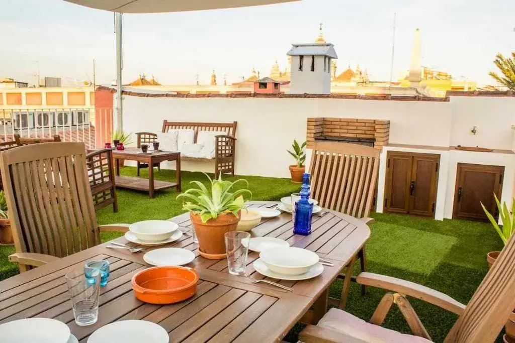 Ático con piscina junto catedral de Sevilla. Ático con piscina junto catedral de Sevilla.