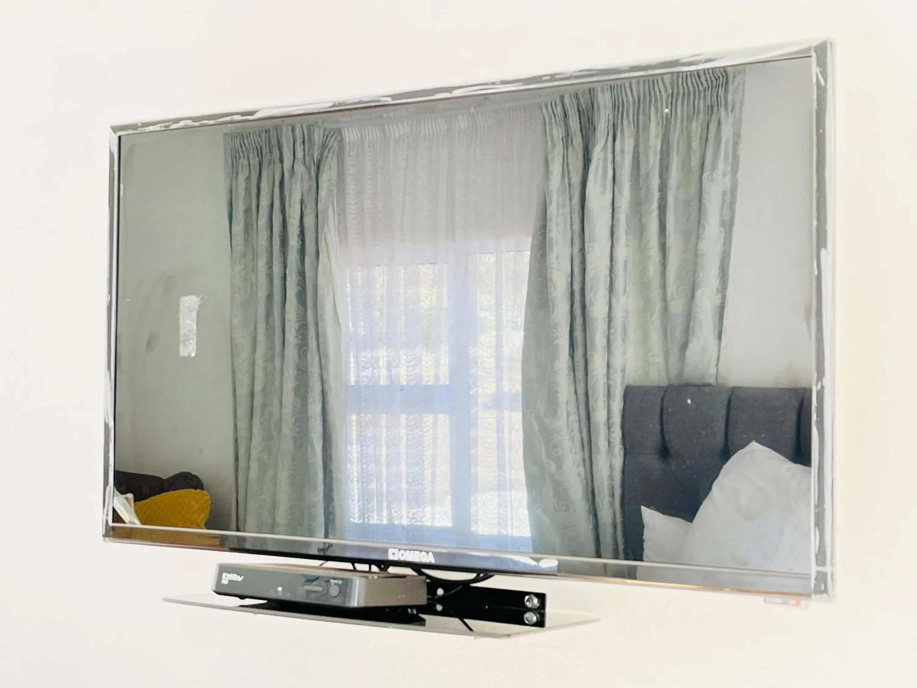 TV and multimedia in Mentor Guest house