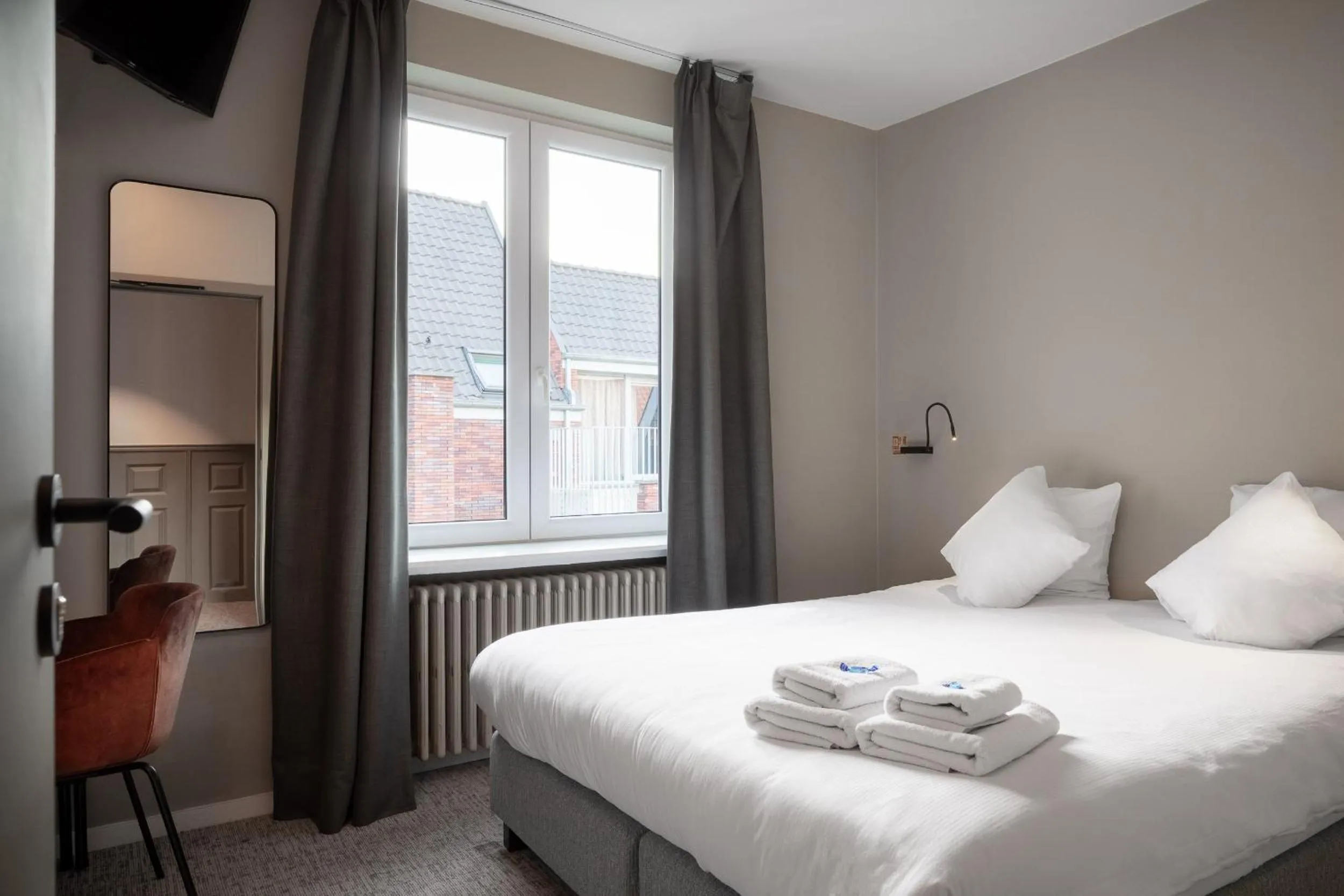 Bedroom, Bed in Hotel Augustyn Brugge